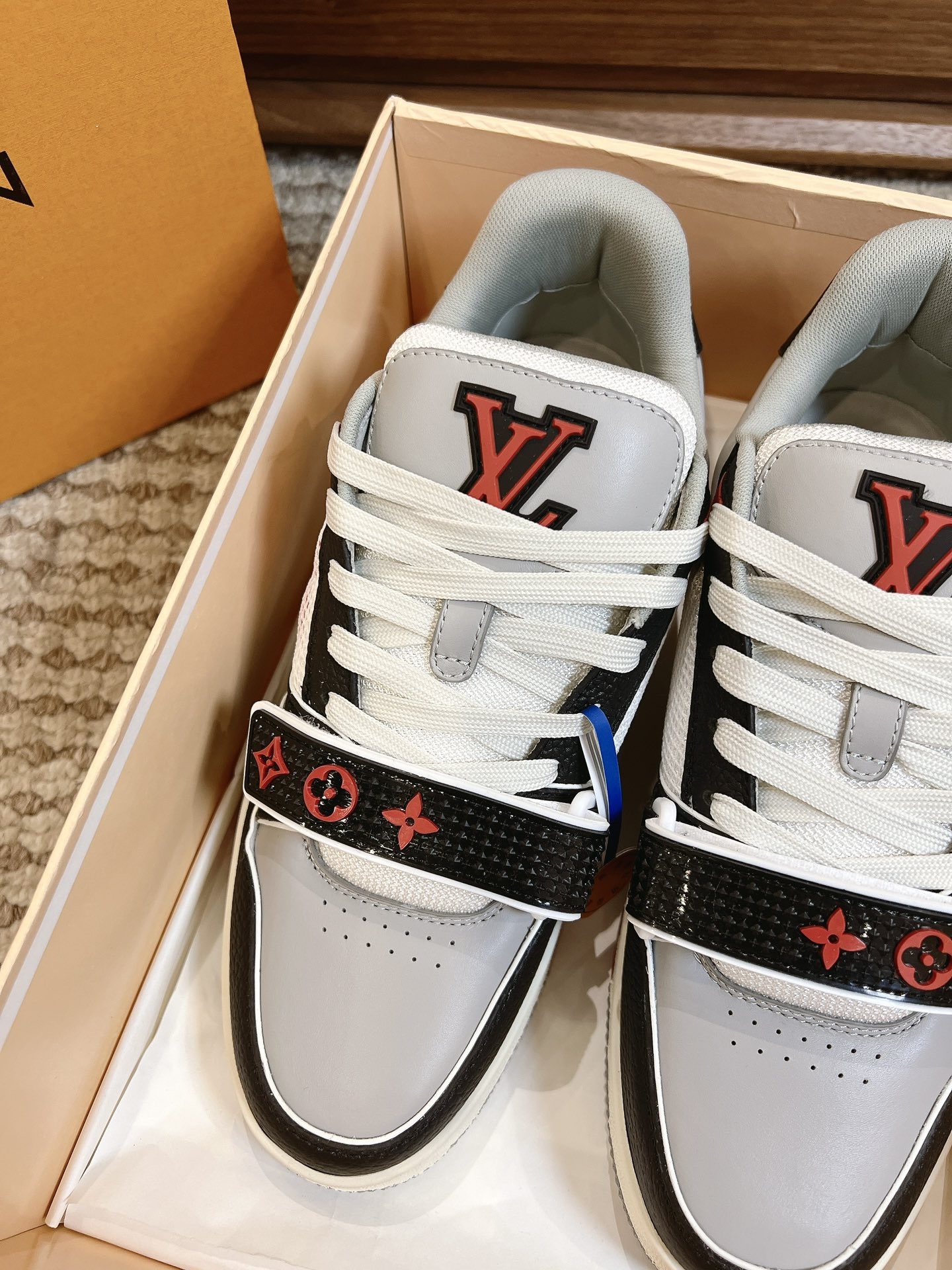 Men's shoes