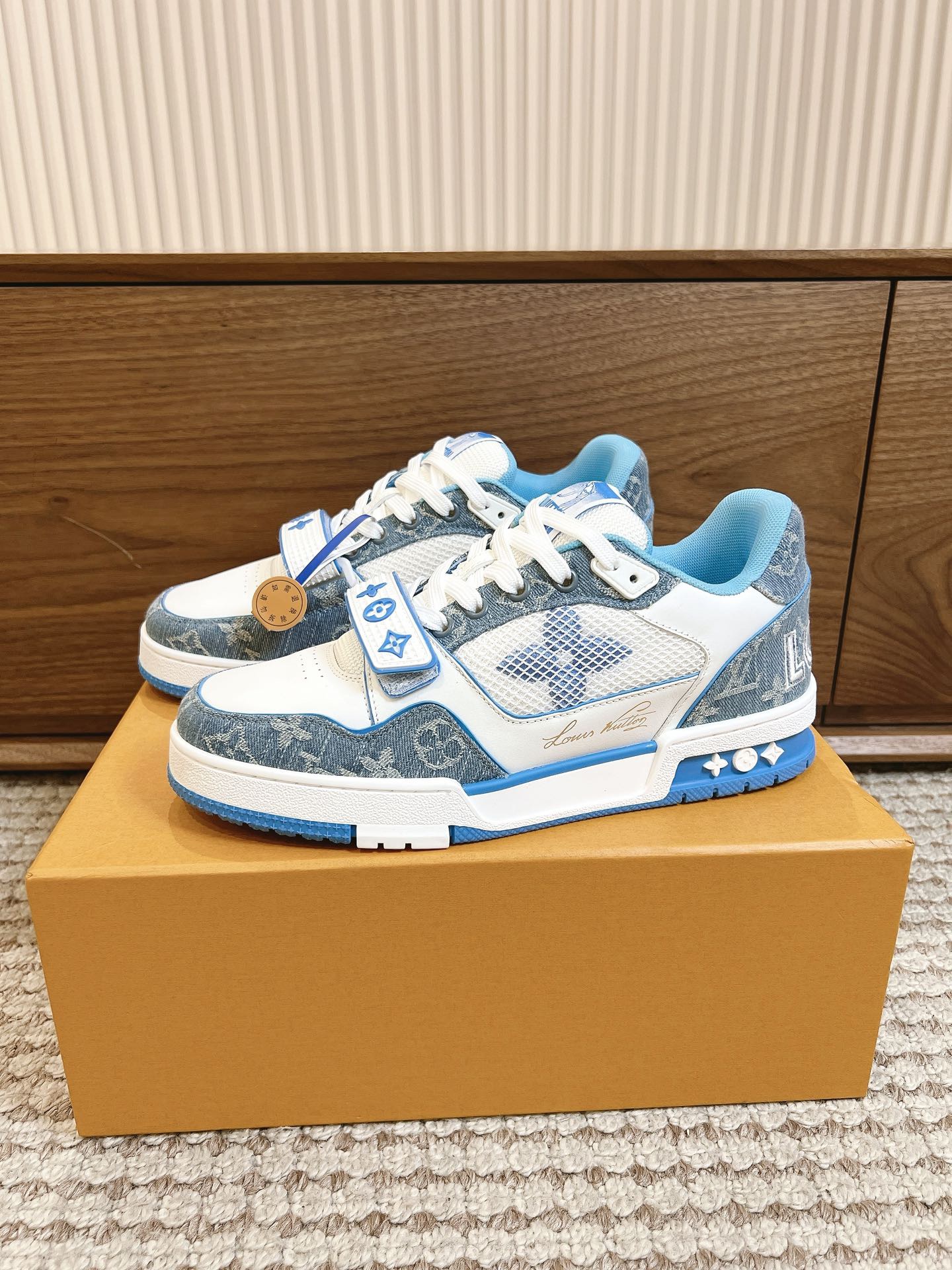 Men's shoes