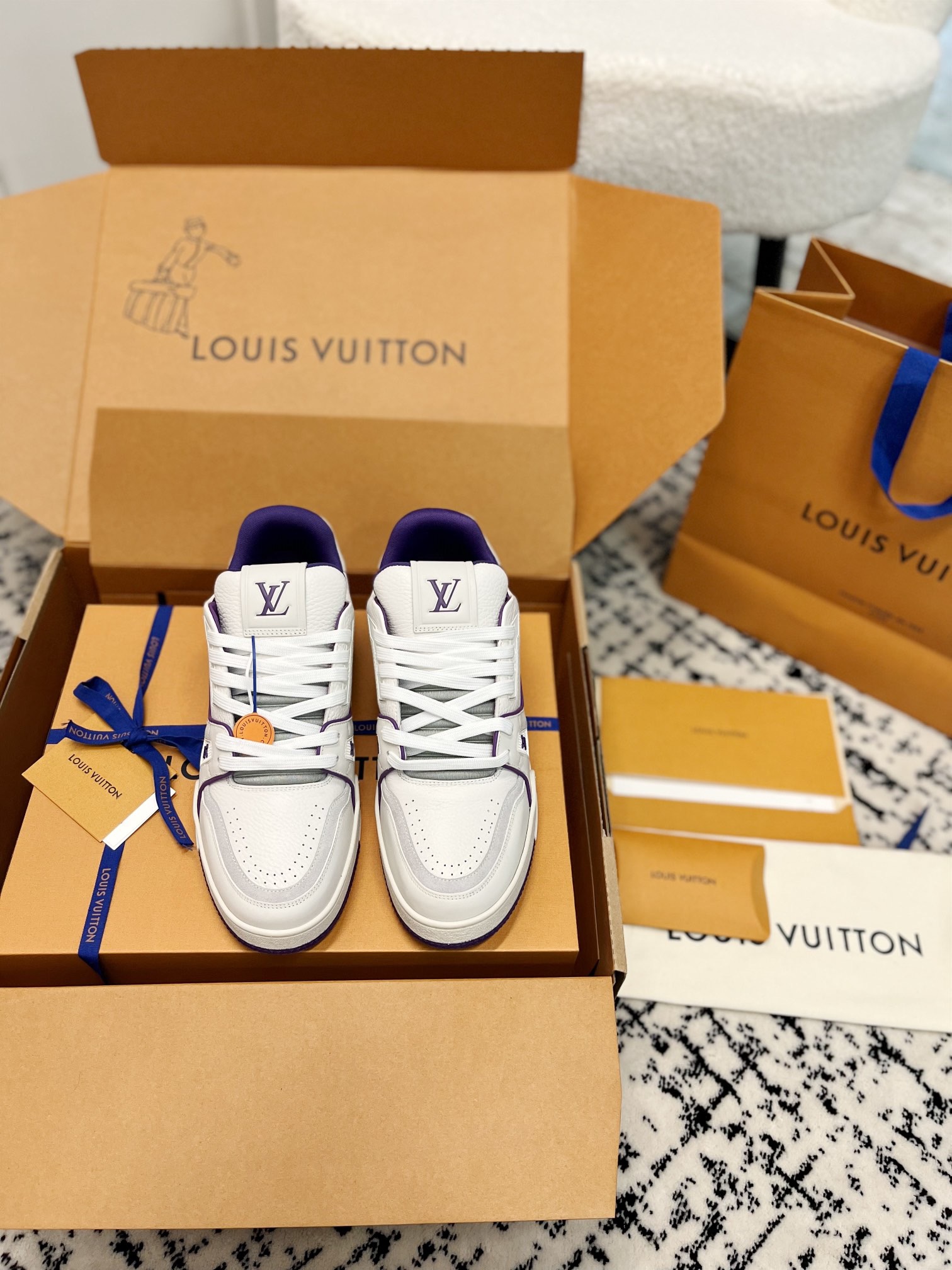 Men's shoes