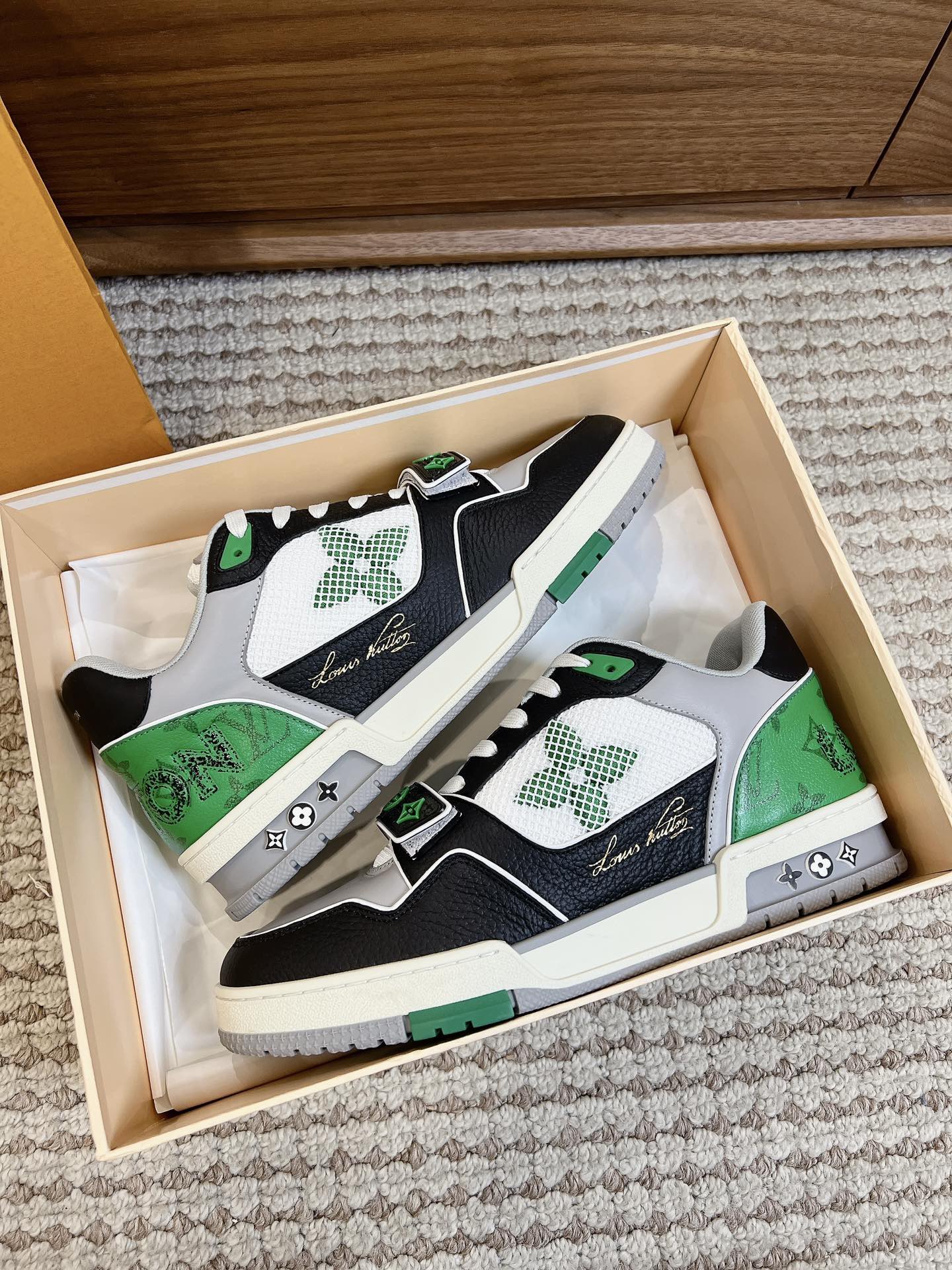 Men's shoes