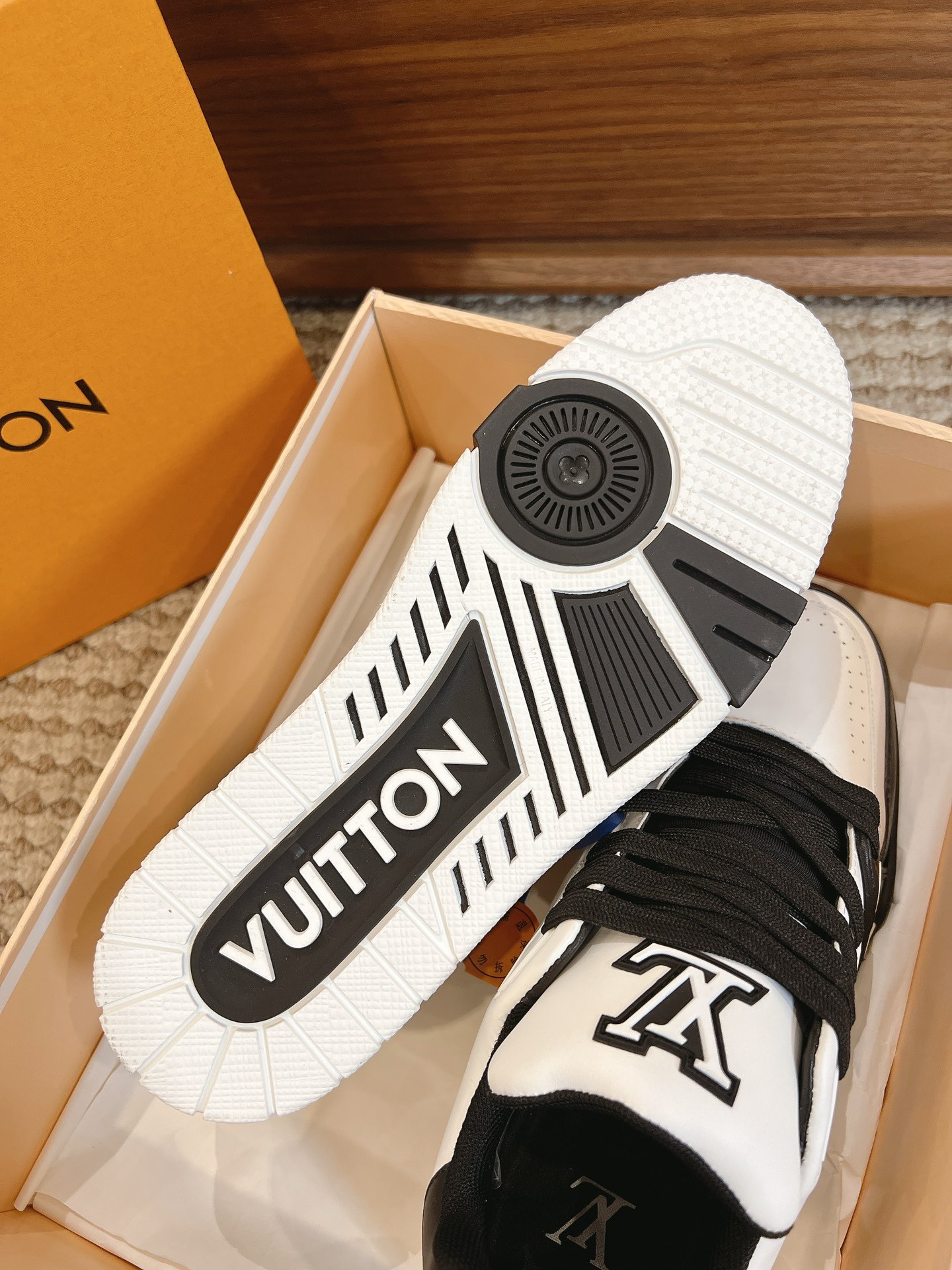 Men's shoes