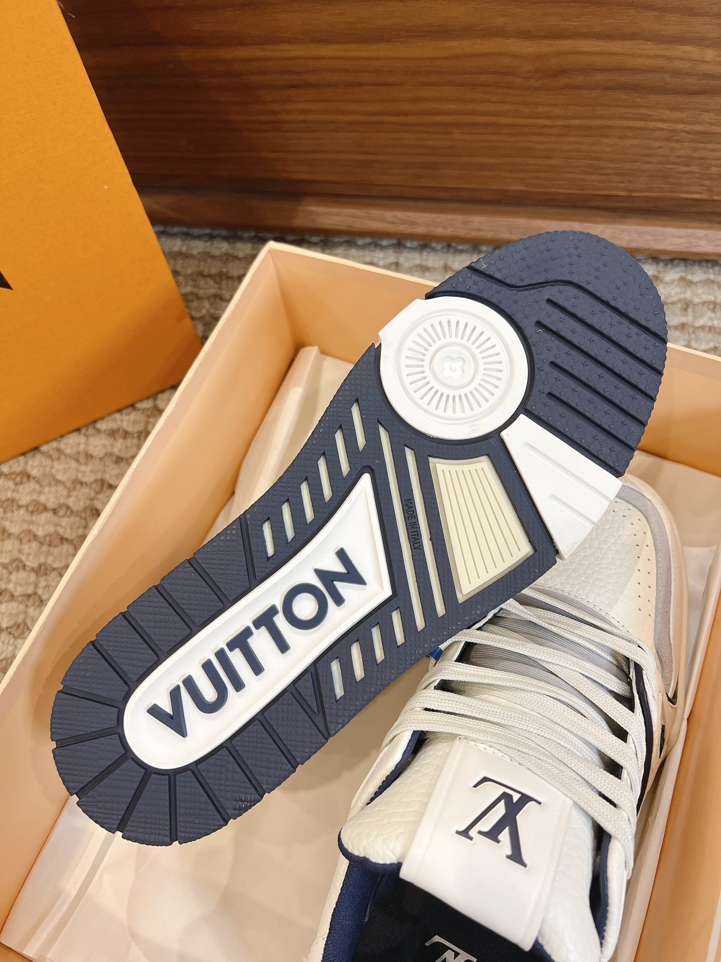 Men's shoes