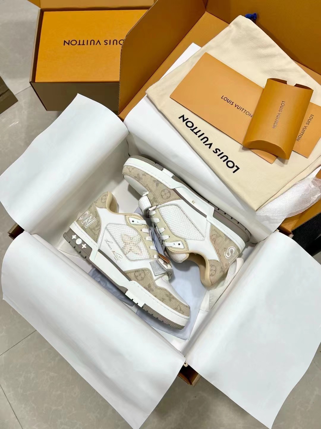 Men's shoes
