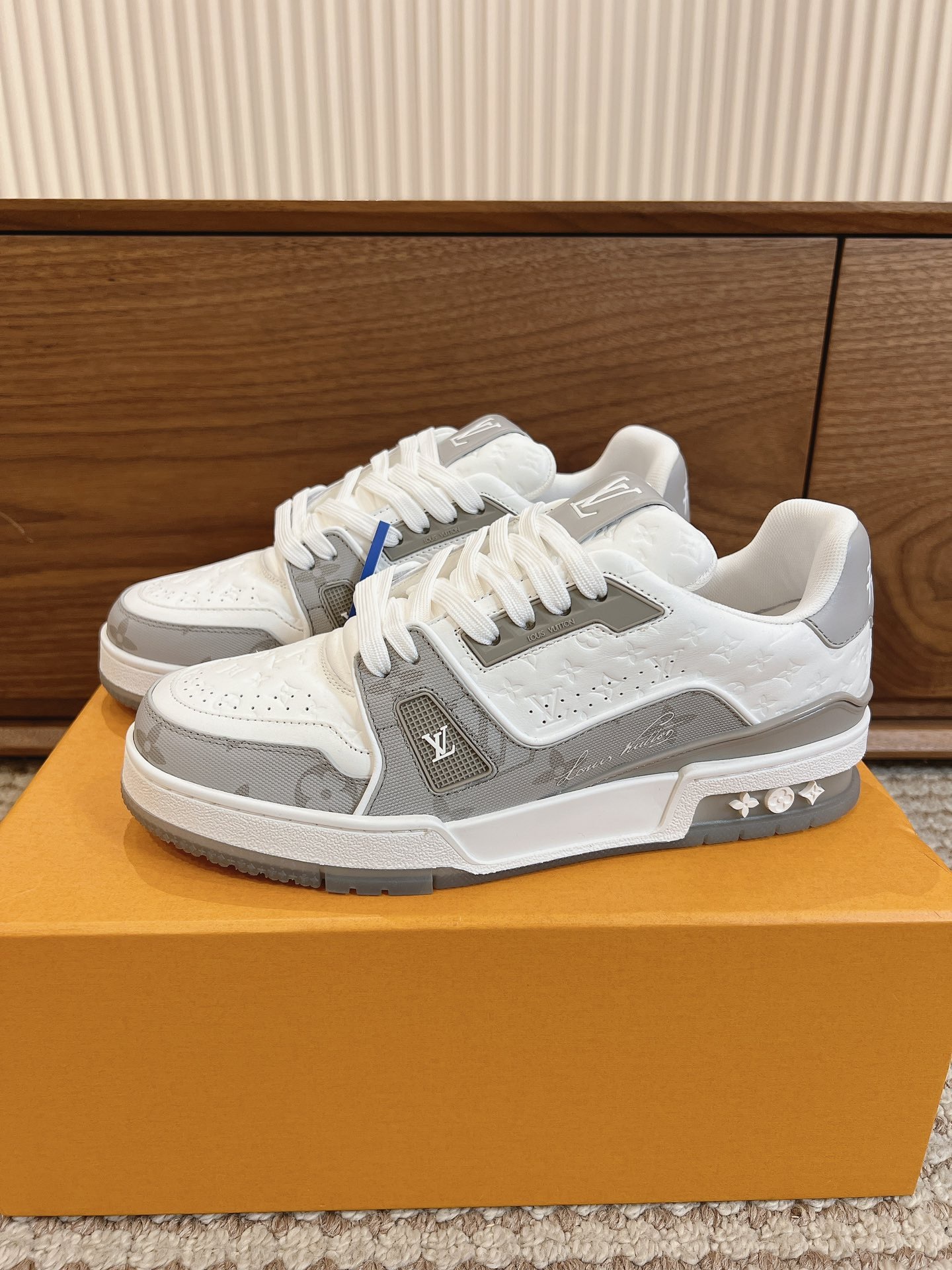 Men's shoes