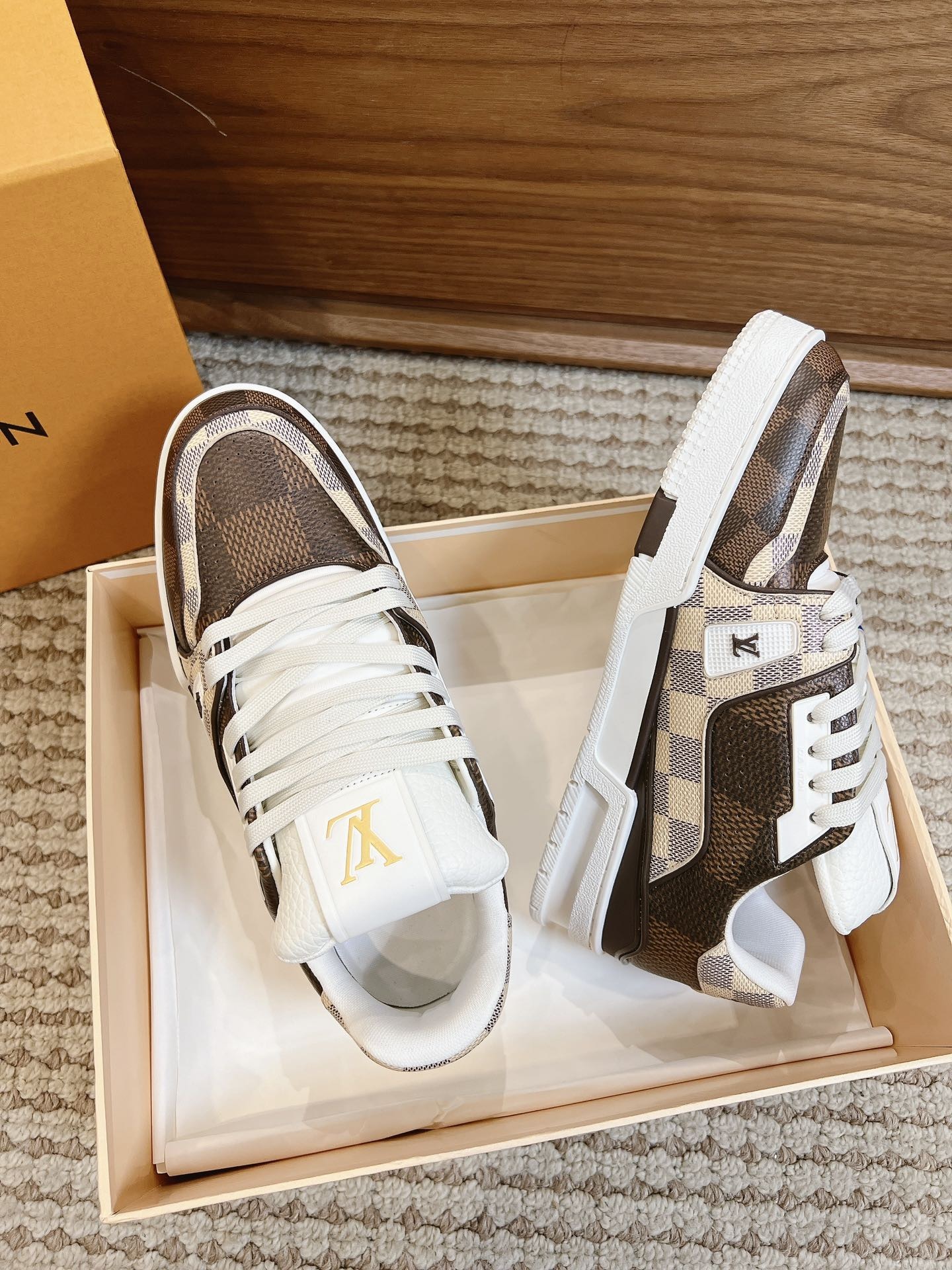 Men's shoes