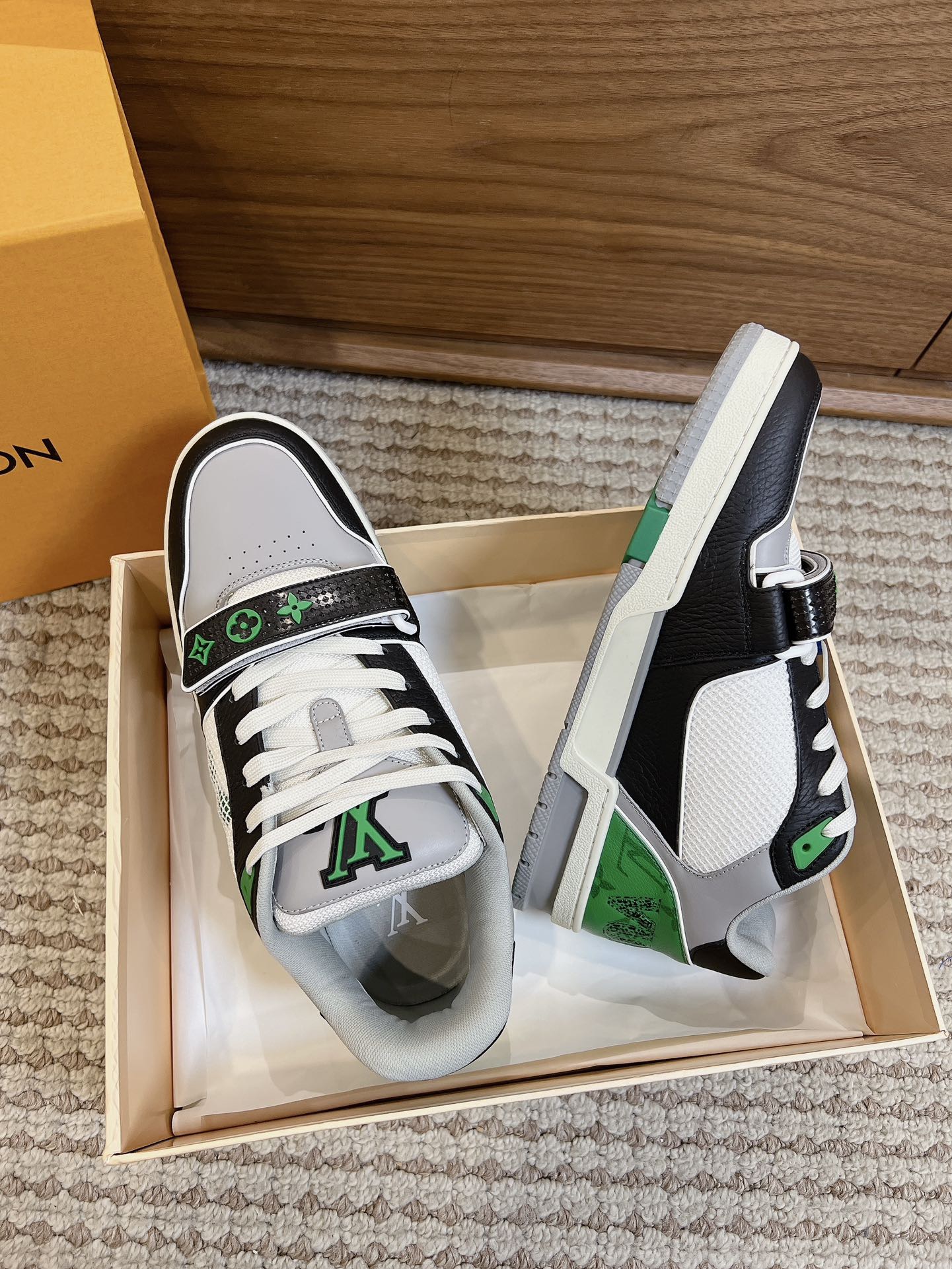 Men's shoes