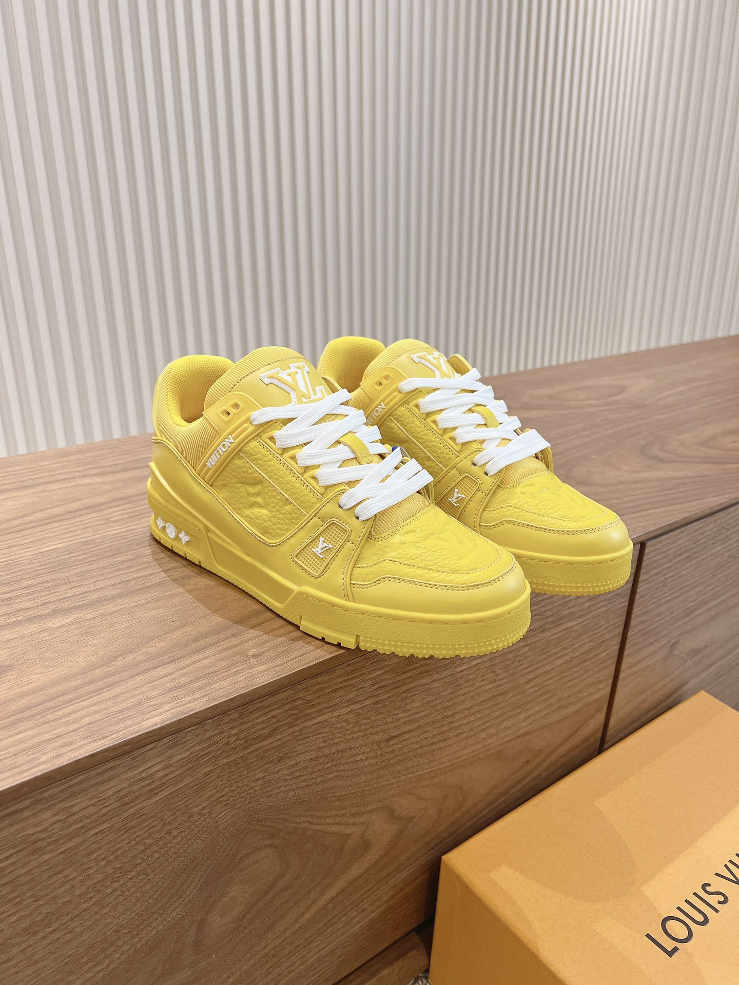 Men's shoes