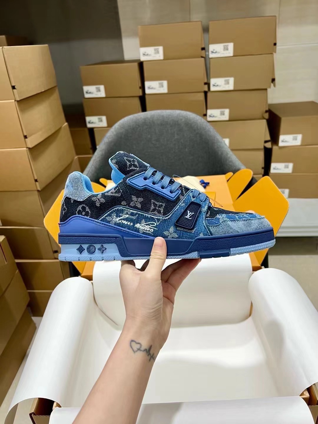 Men's shoes