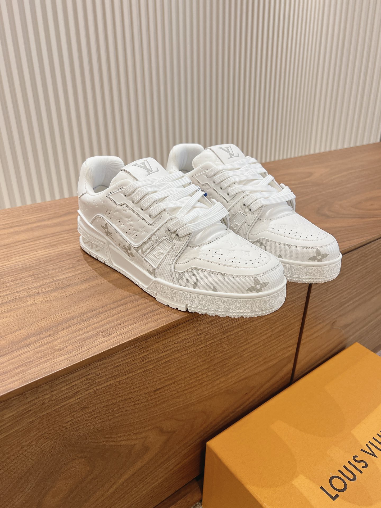 Men's shoes