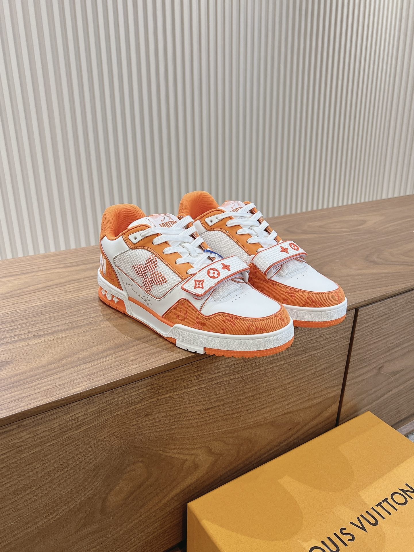 Men's shoes