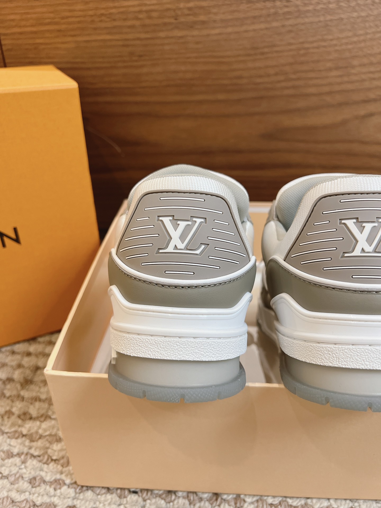 Men's shoes