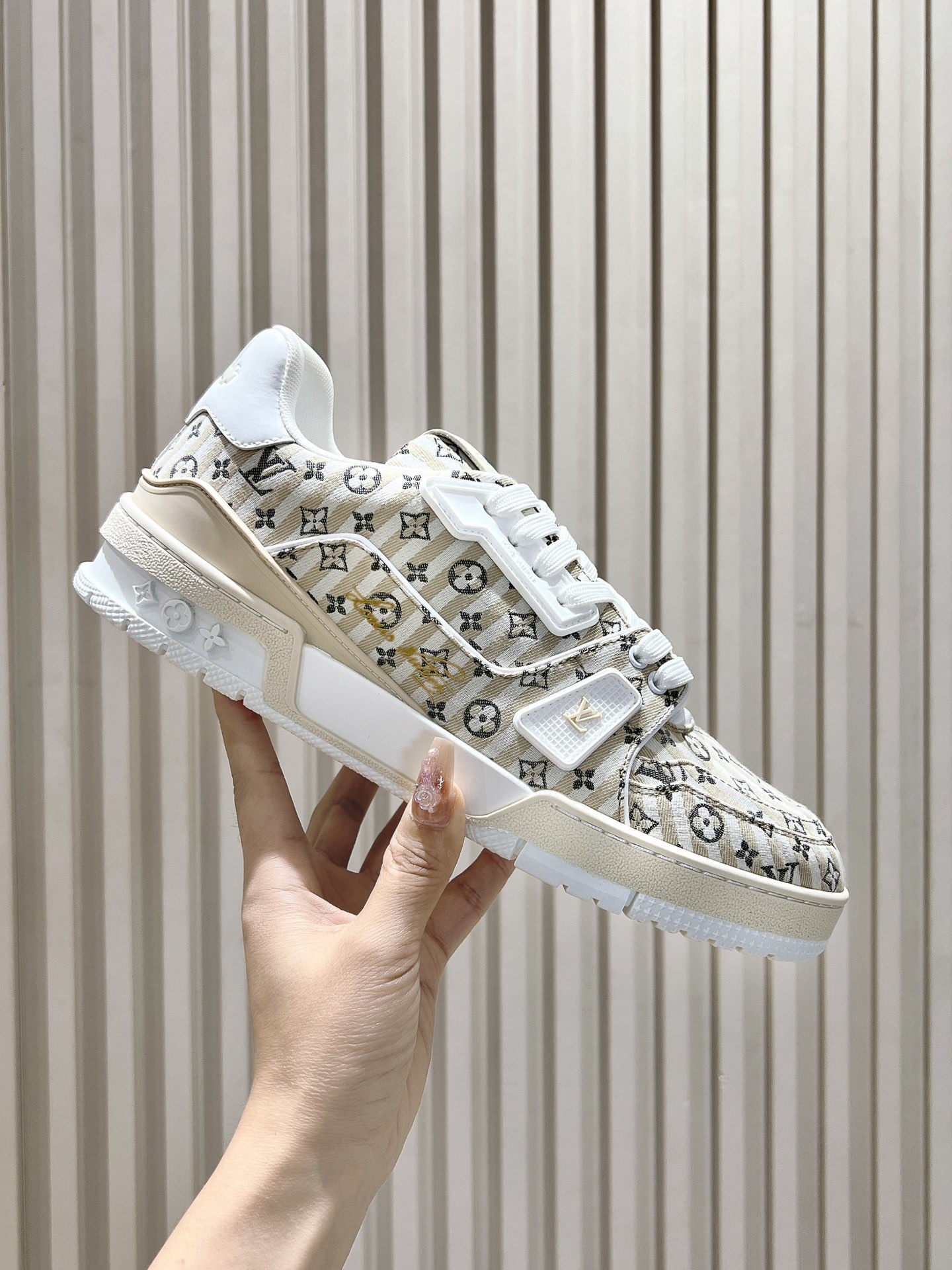 Men's shoes