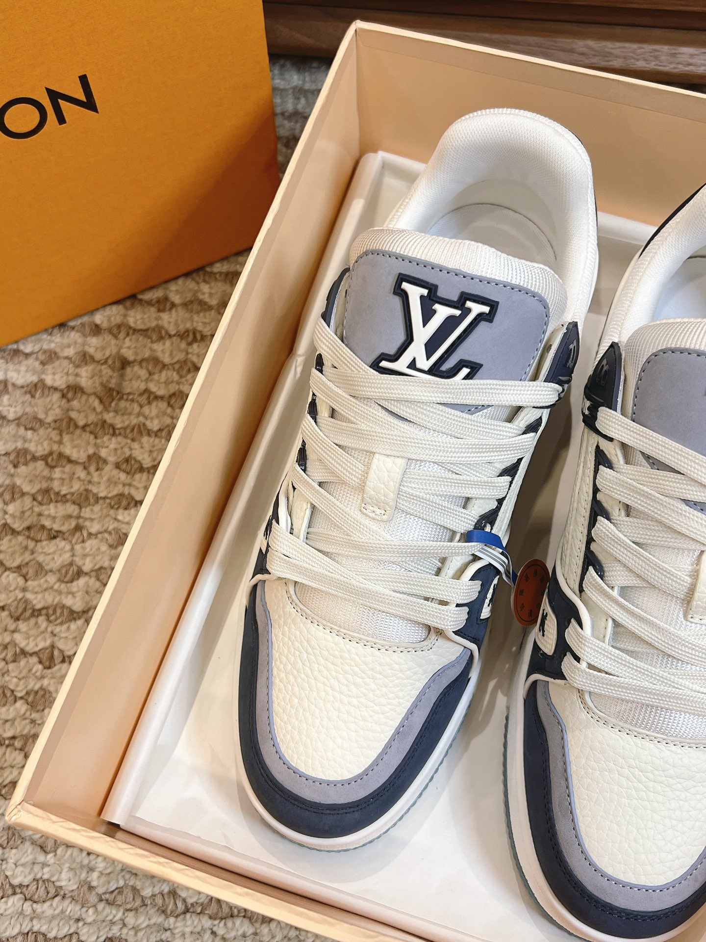 Men's shoes