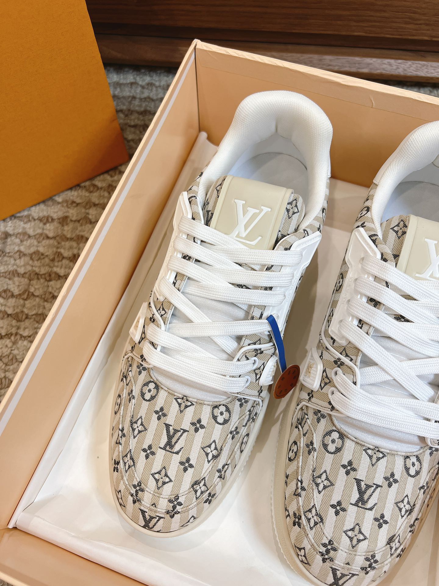 Men's shoes