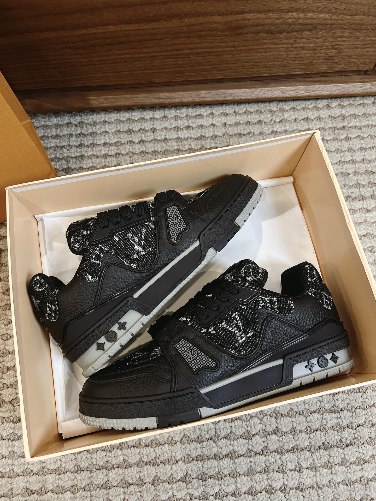 Men's shoes
