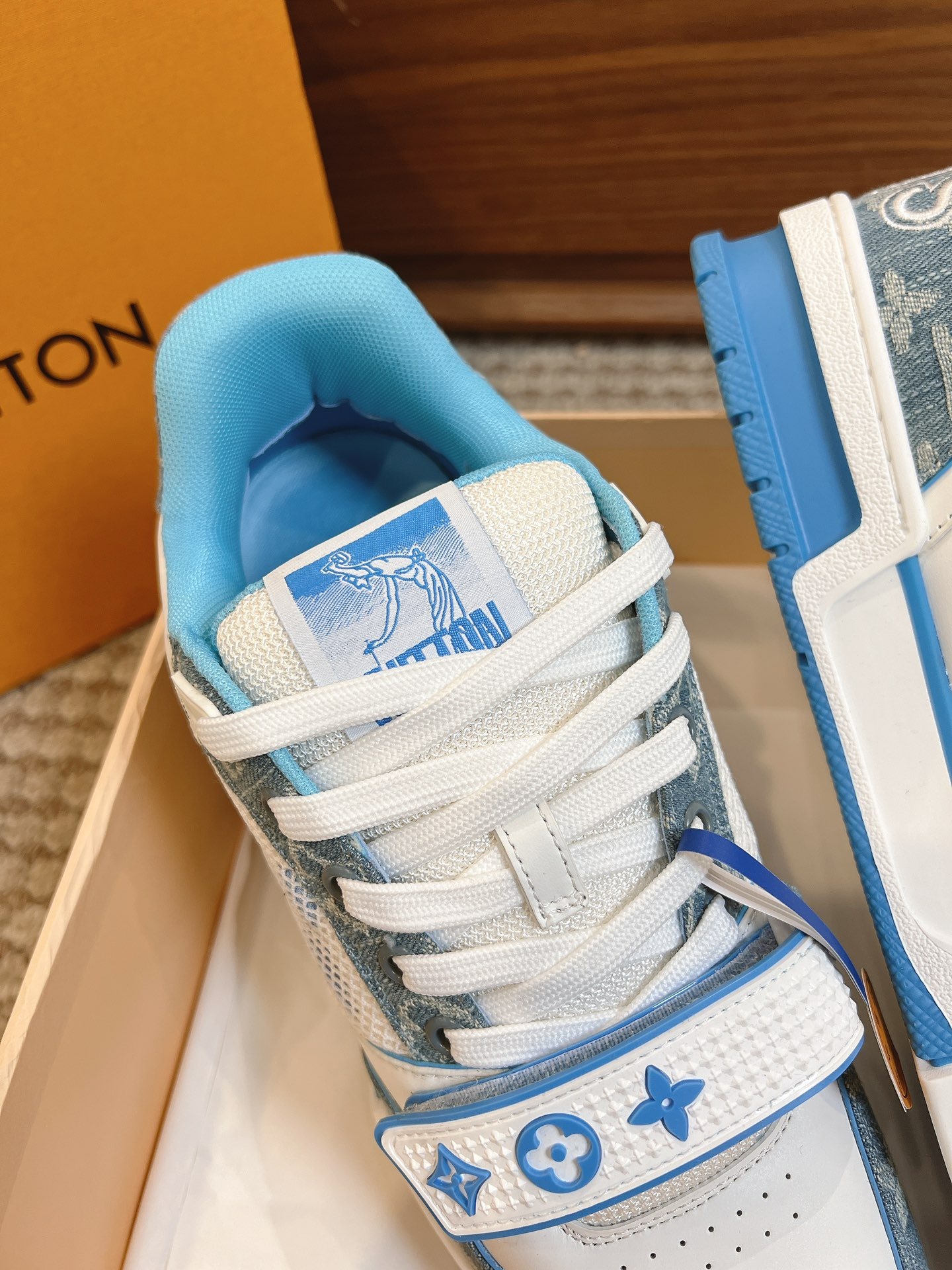 Men's shoes