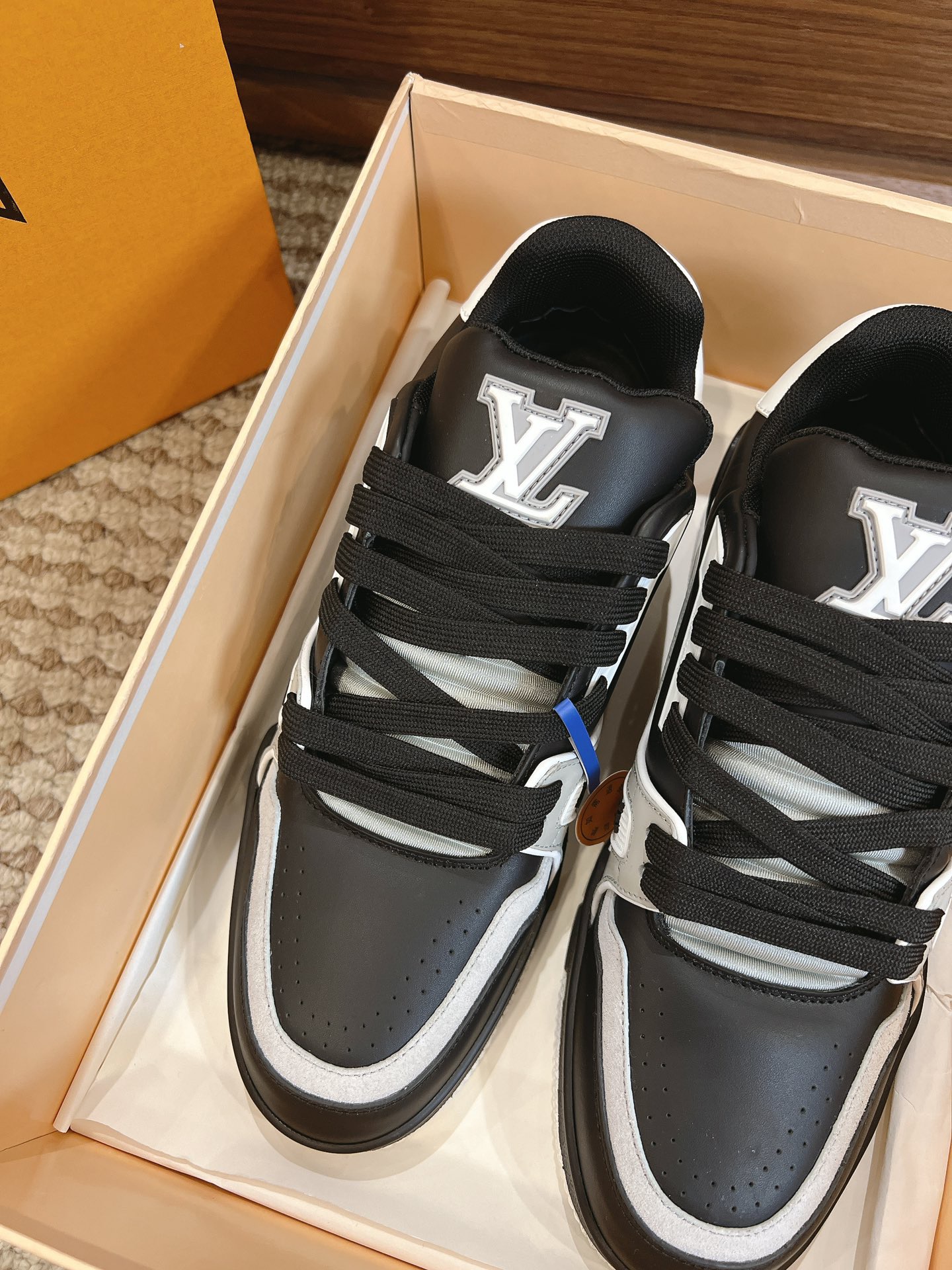 Men's shoes
