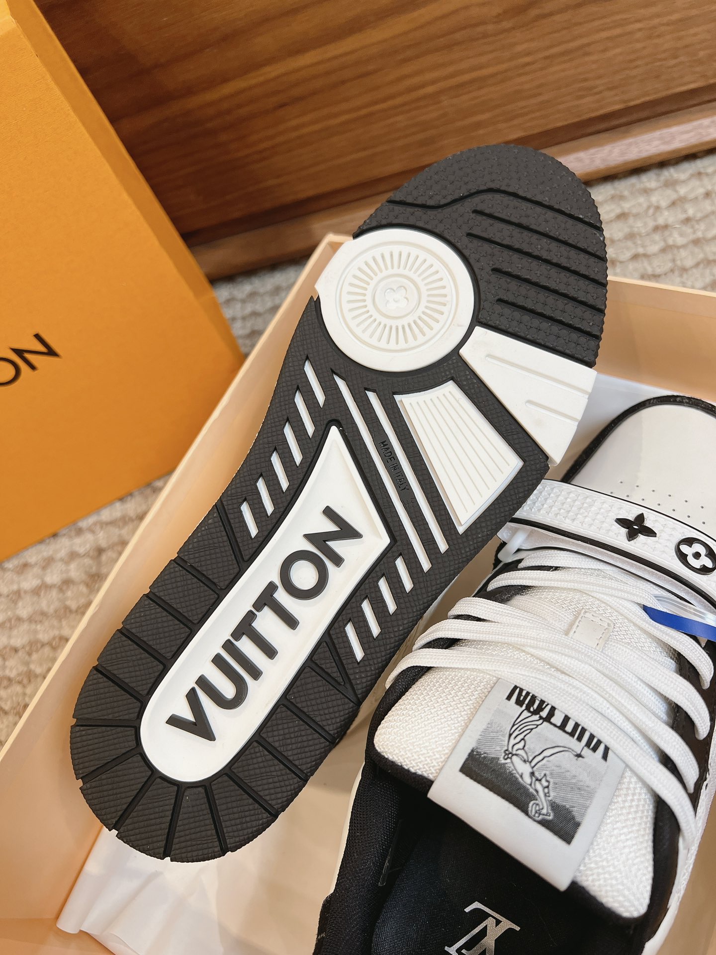 Men's shoes