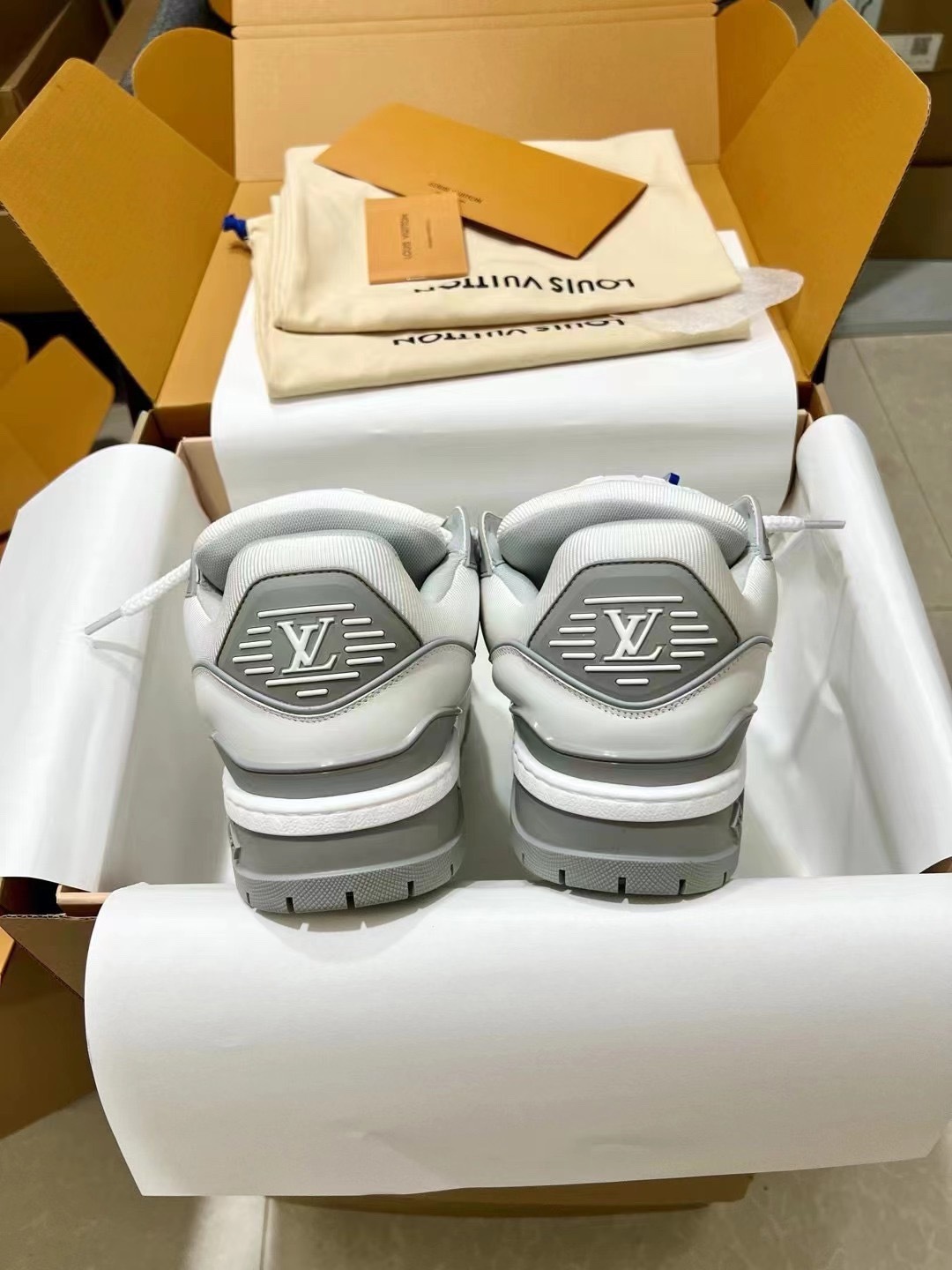 Men's shoes