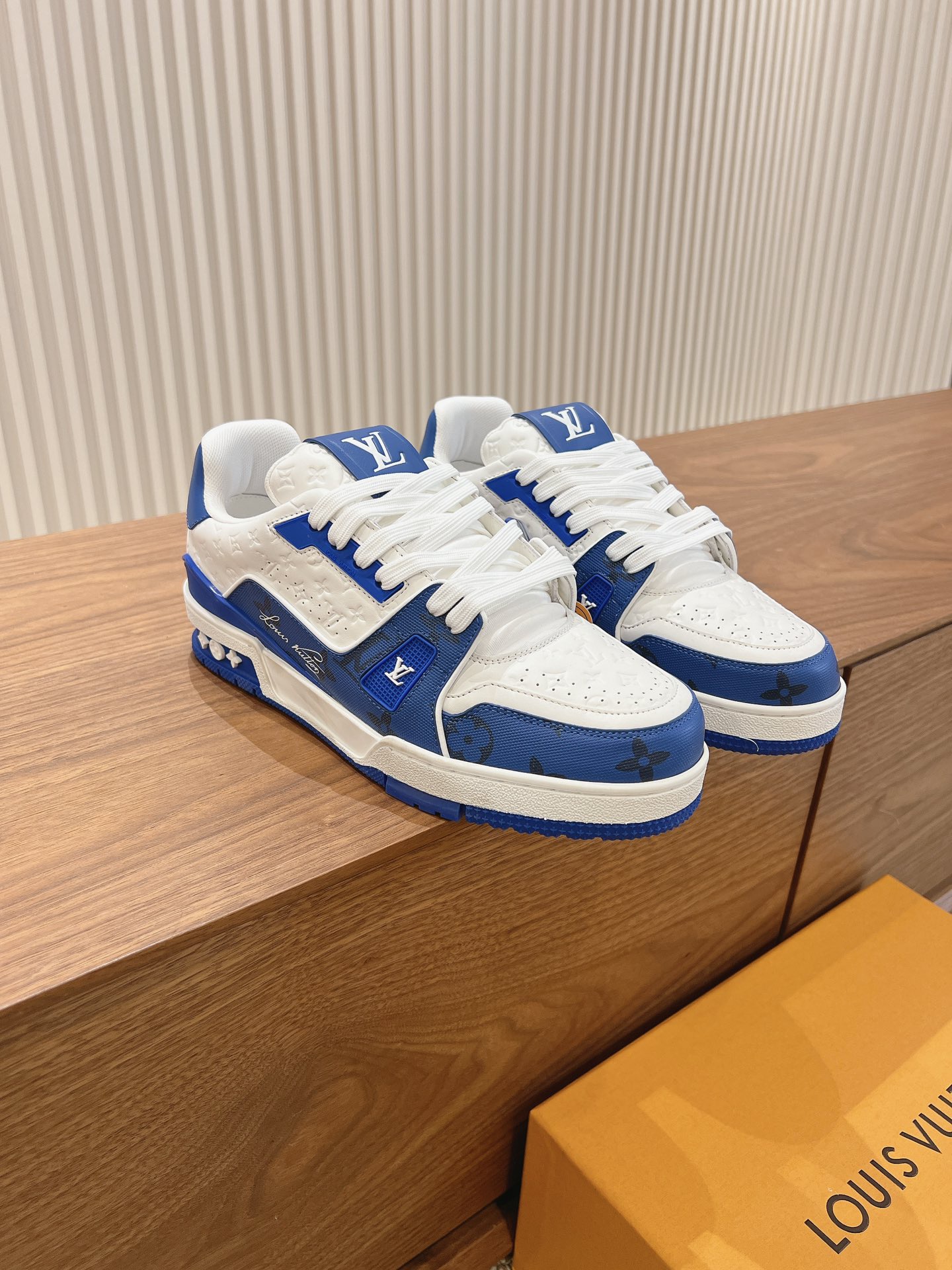Men's shoes