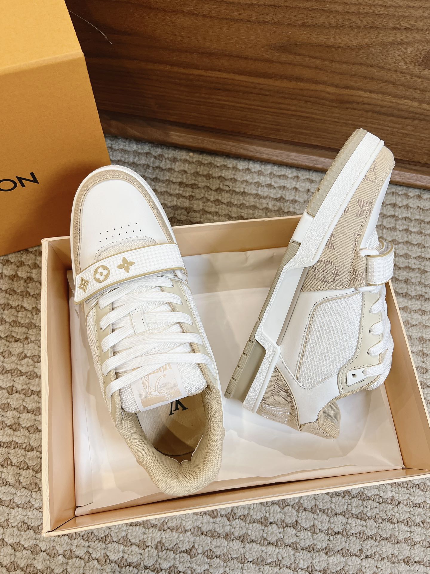 Men's shoes