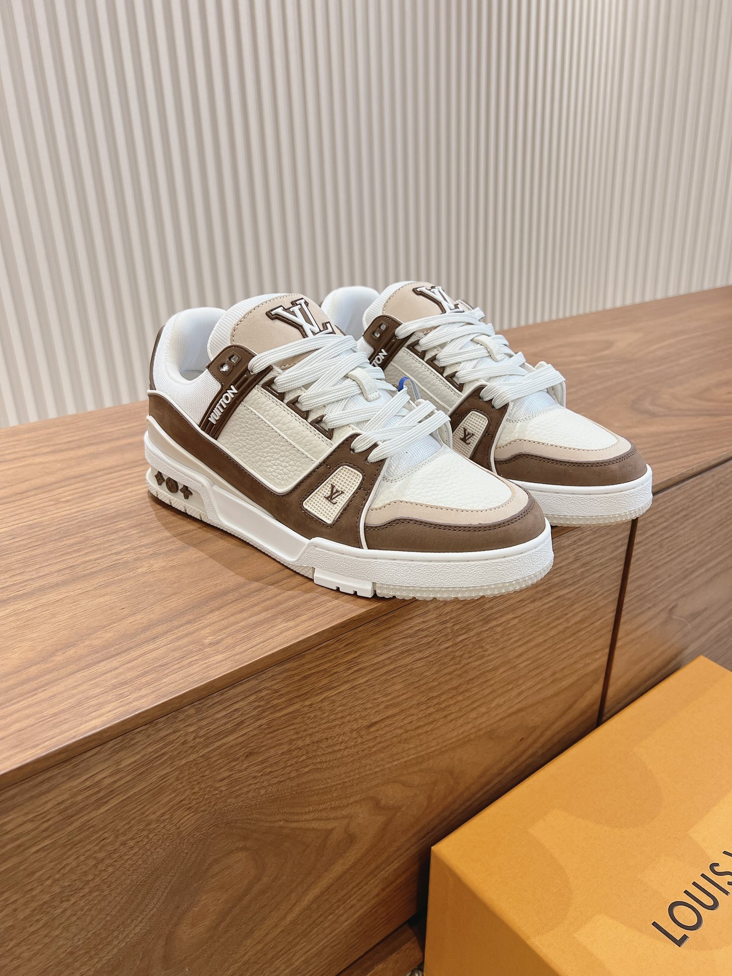 Men's shoes