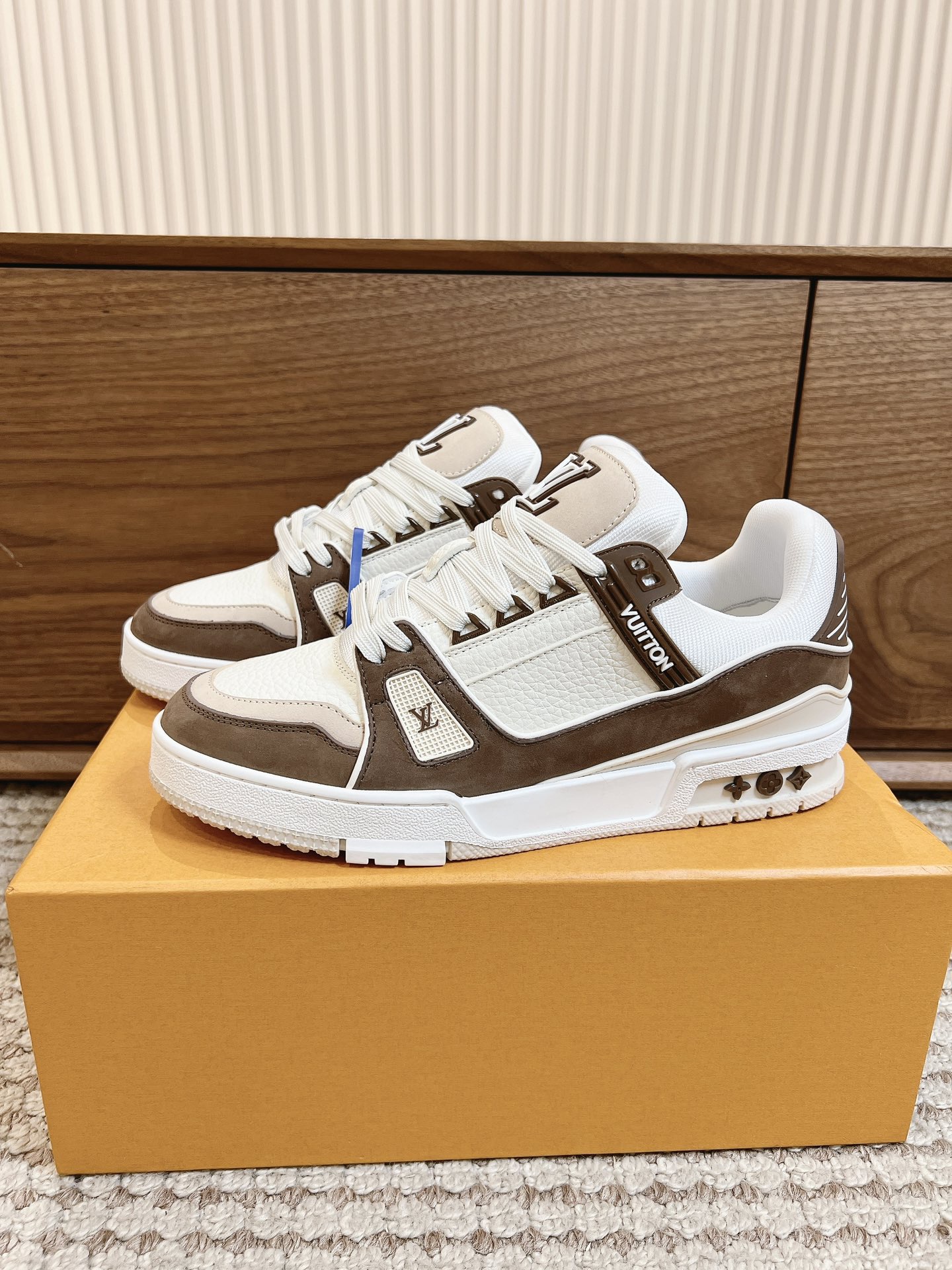Men's shoes