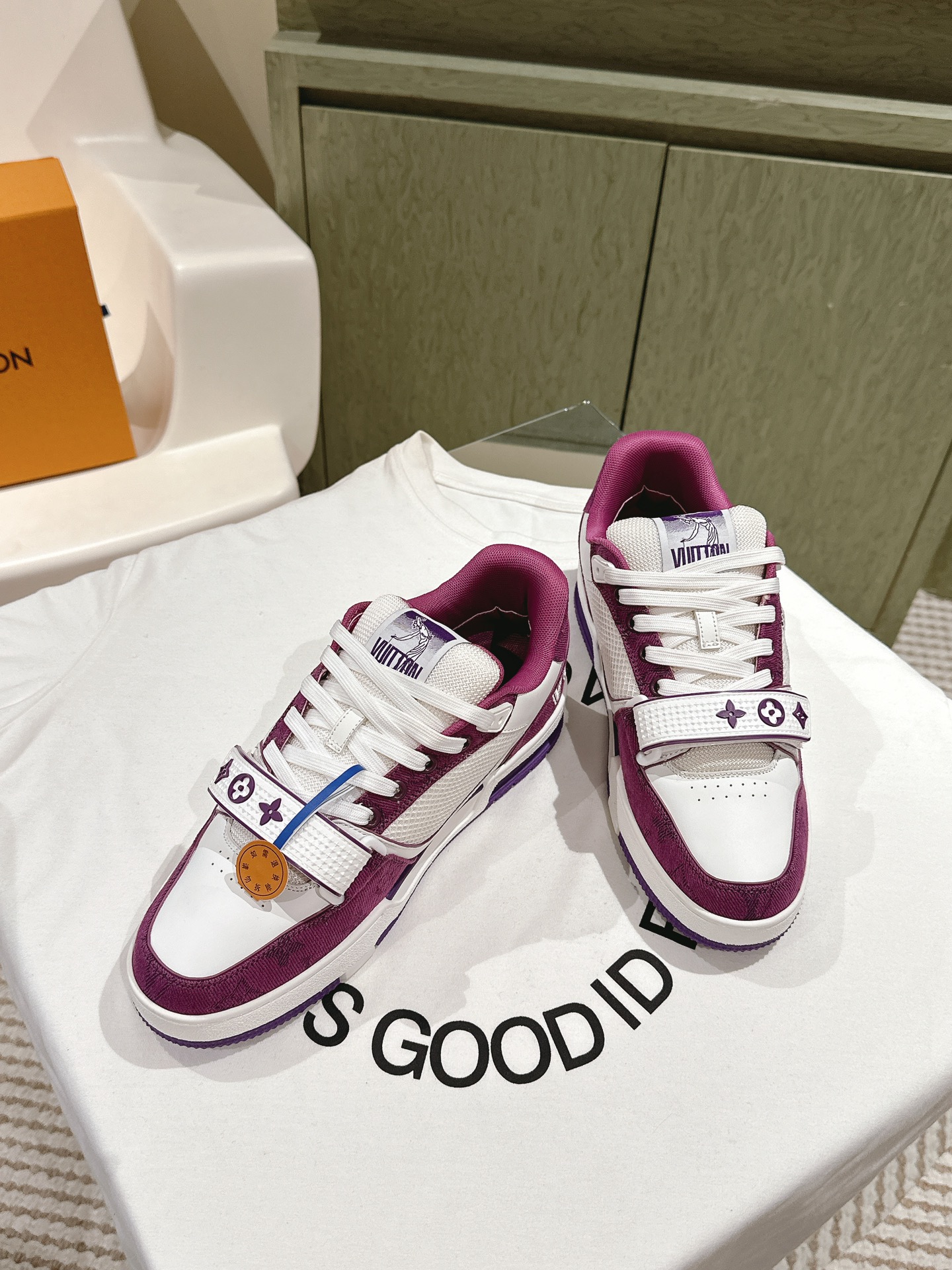 Men's shoes