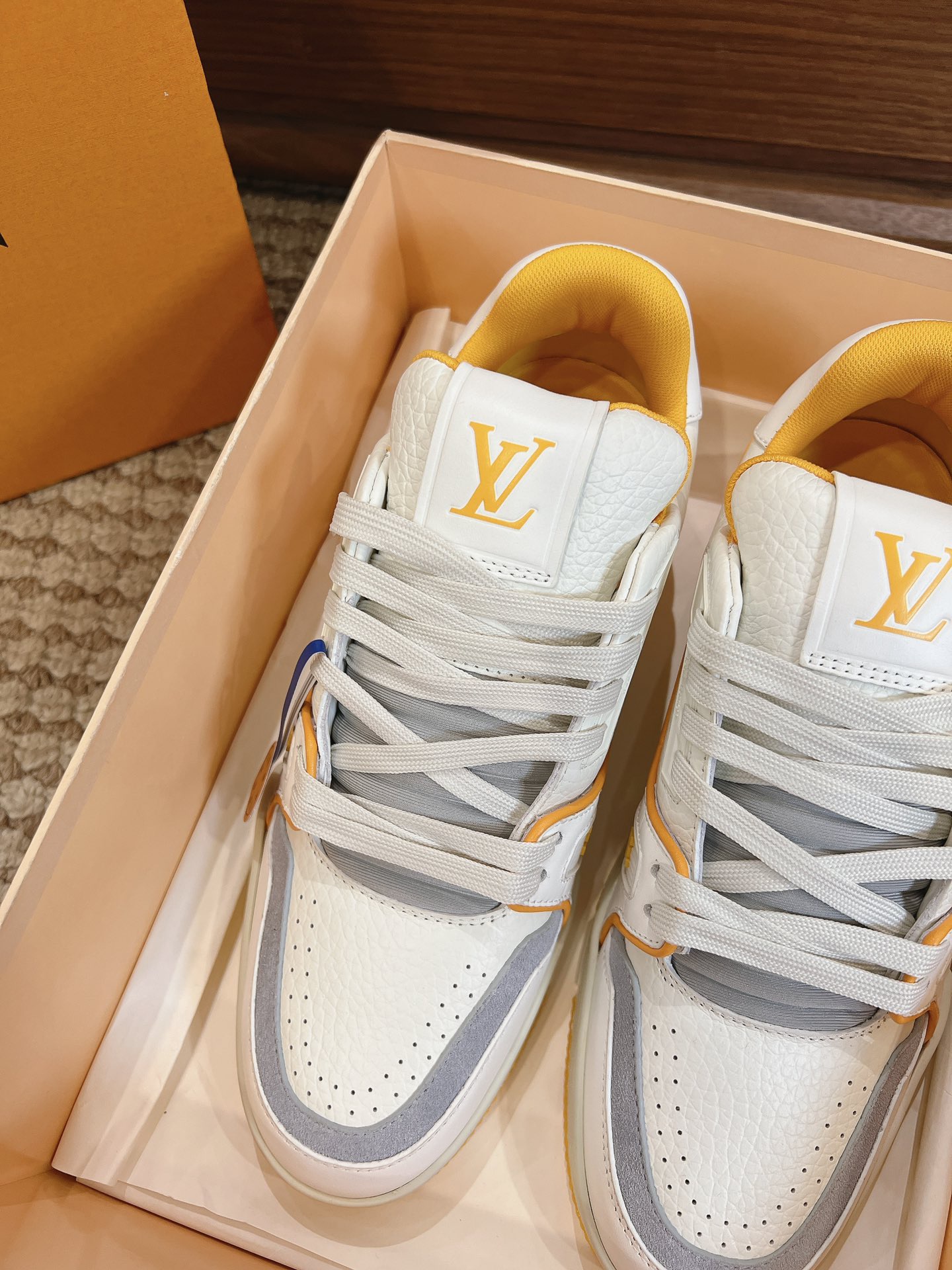 Men's shoes