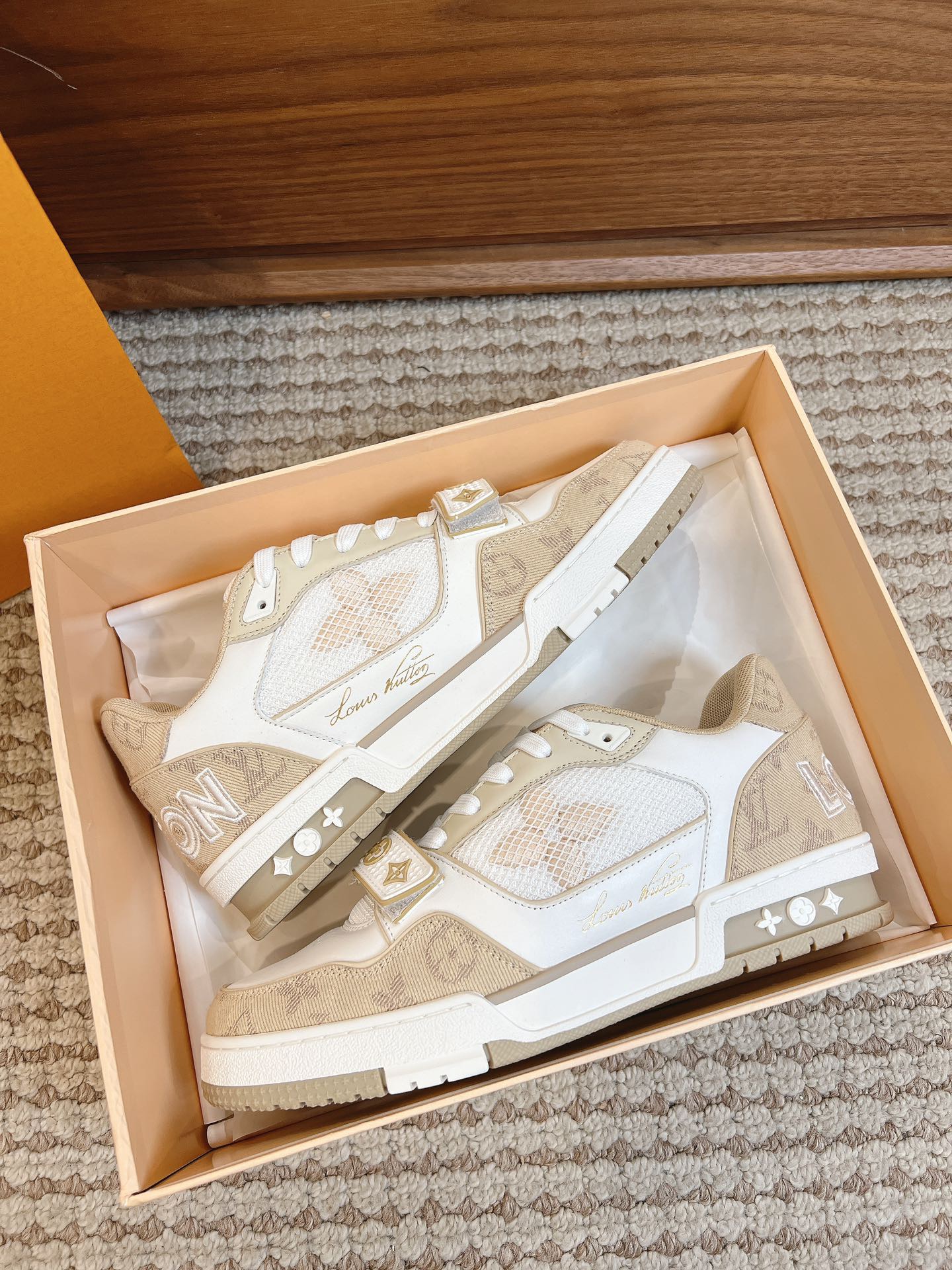 Men's shoes