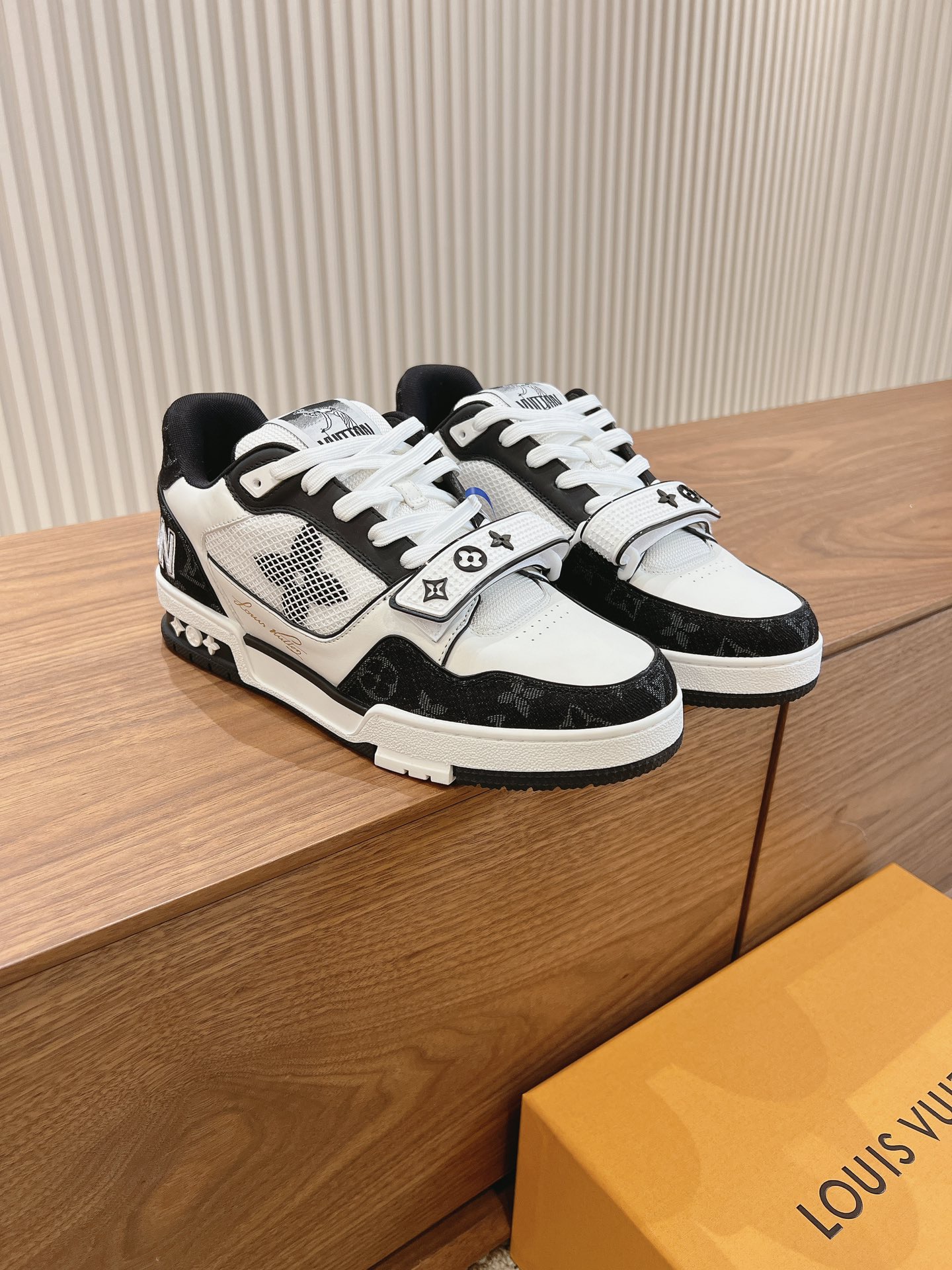 Men's shoes