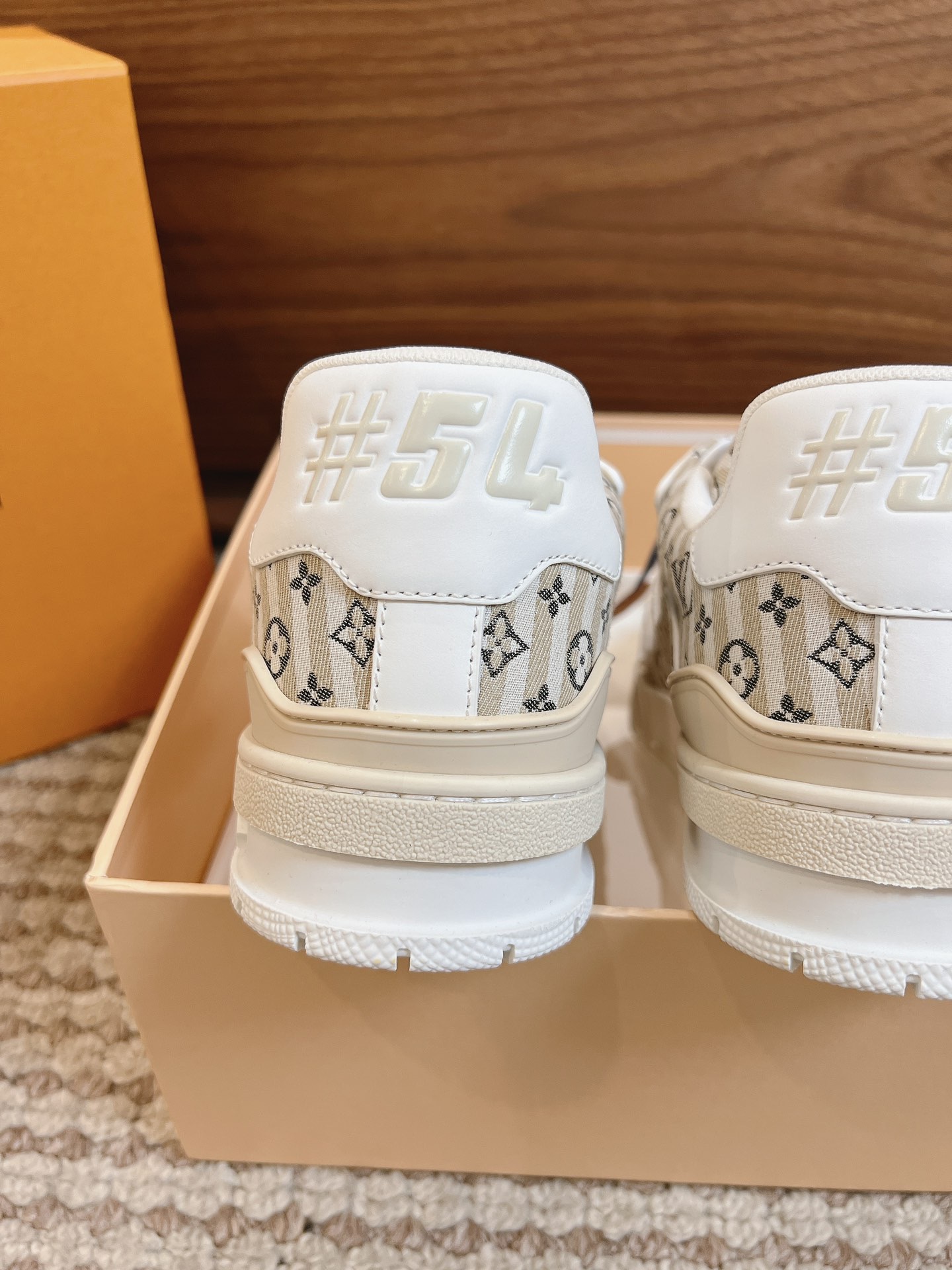 Men's shoes