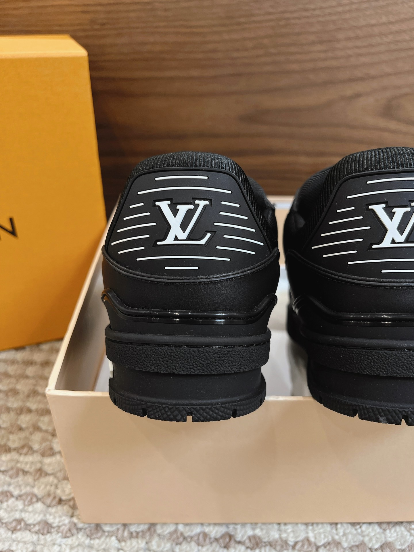 Men's shoes