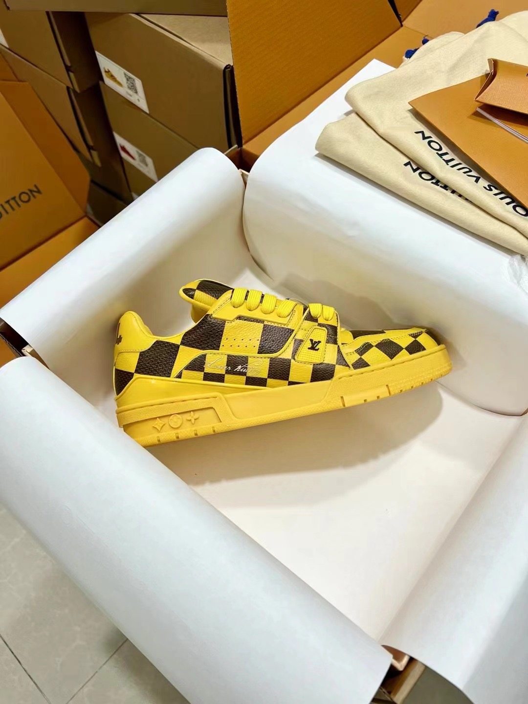 Men's shoes