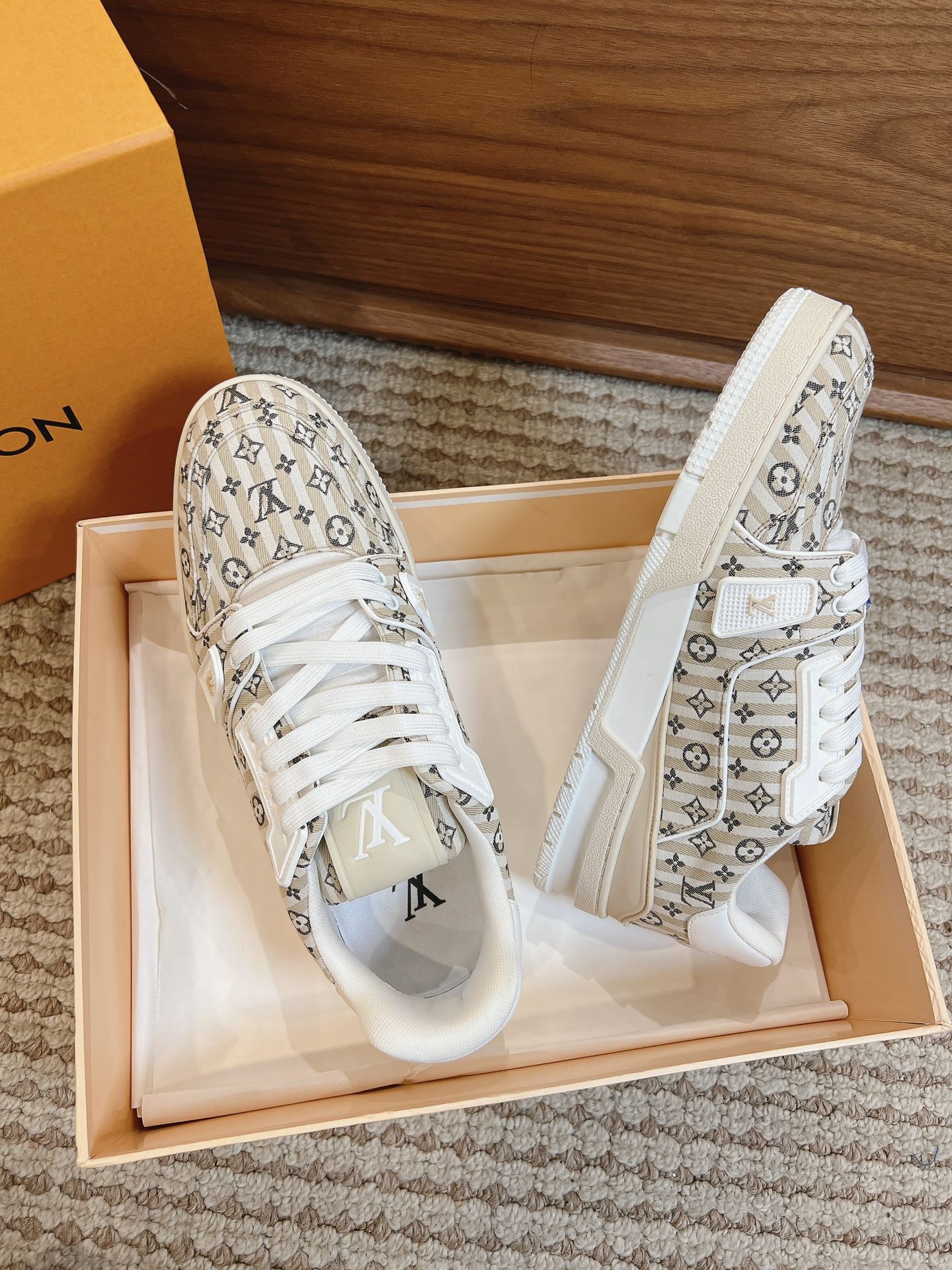 Men's shoes