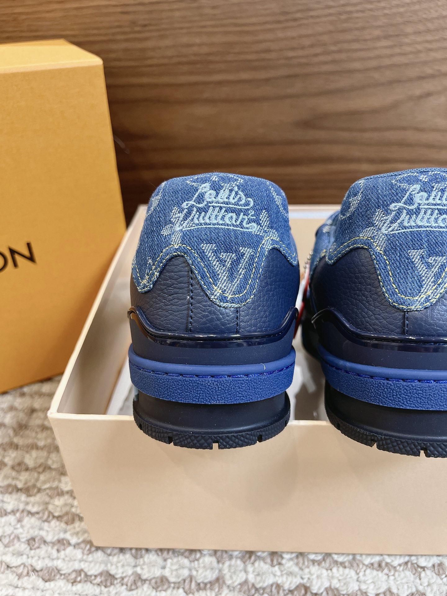 Men's shoes