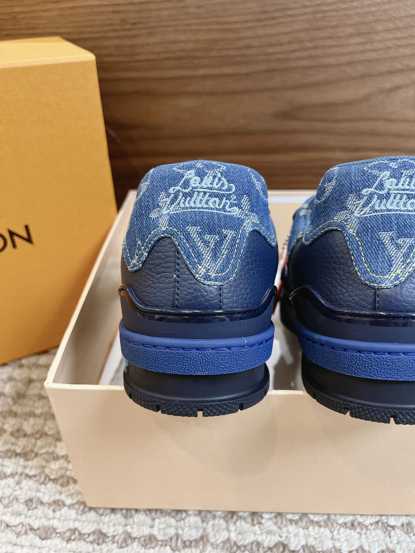 Men's shoes