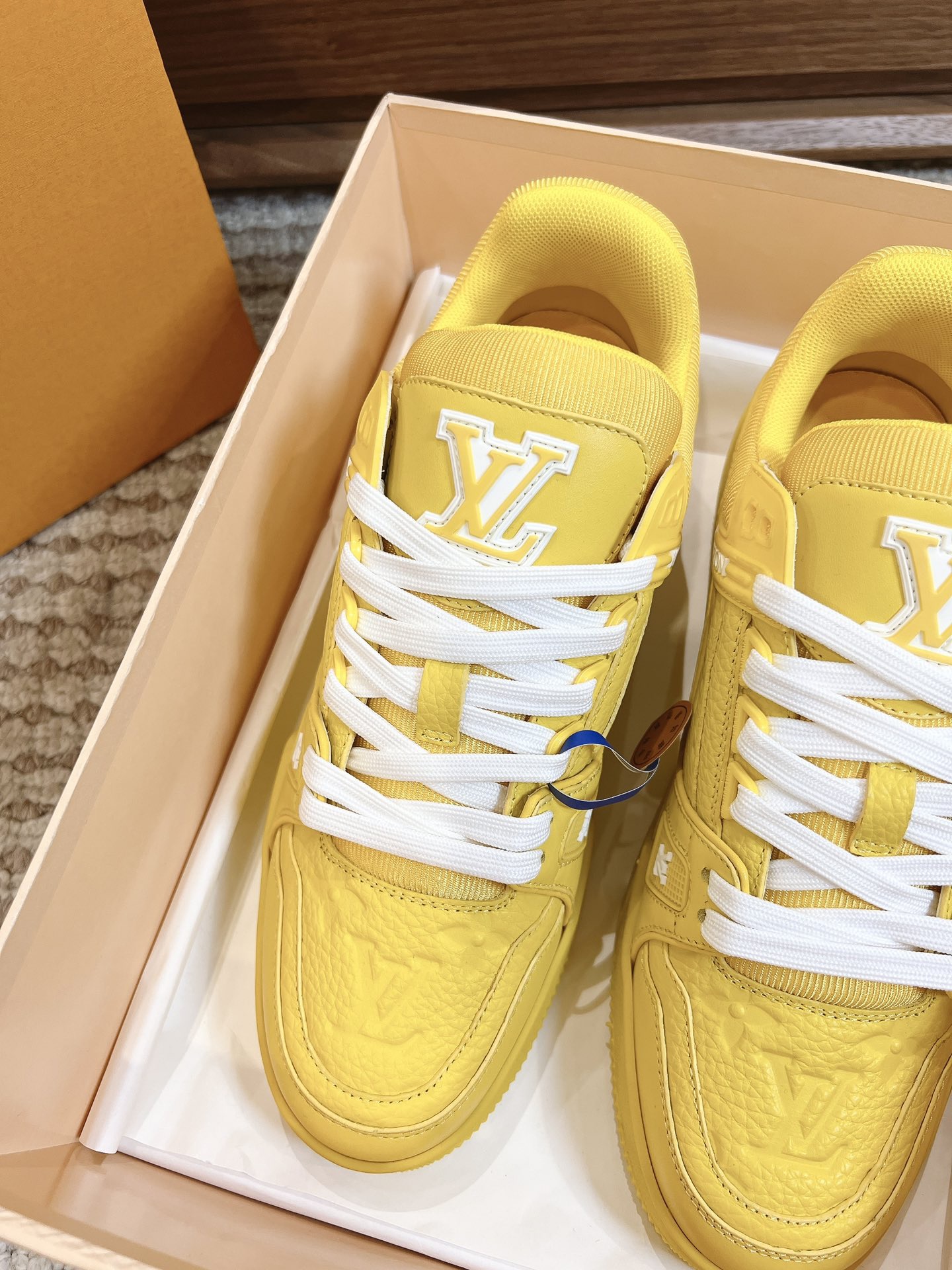 Men's shoes