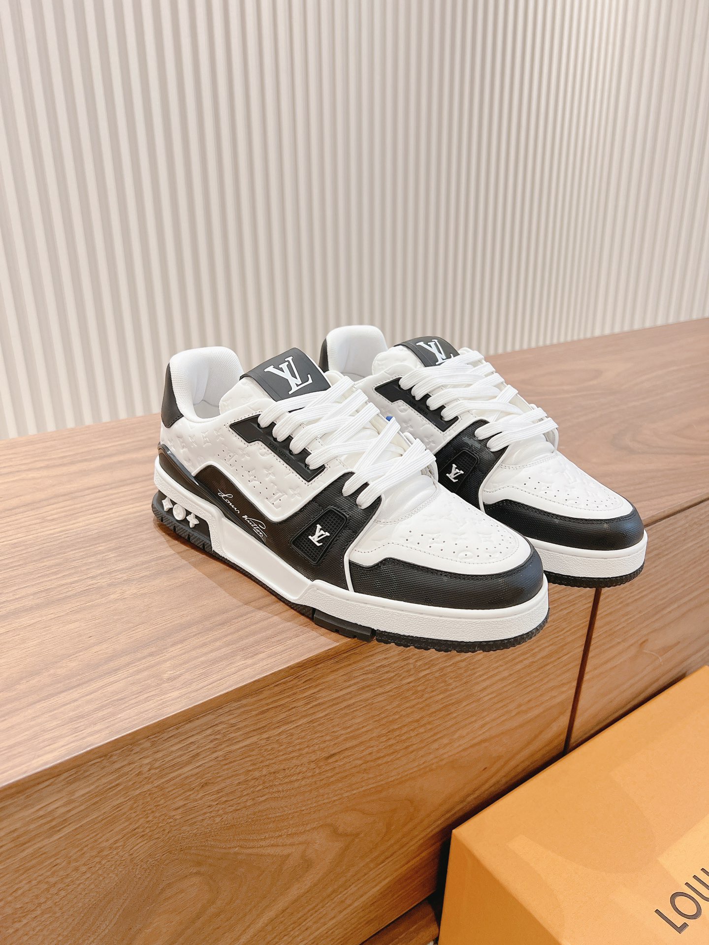 Men's shoes