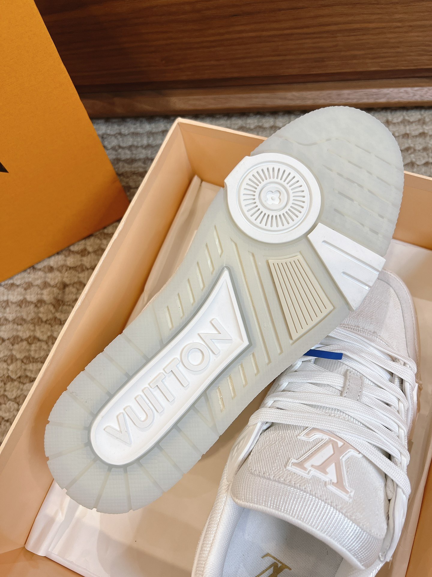 Men's shoes