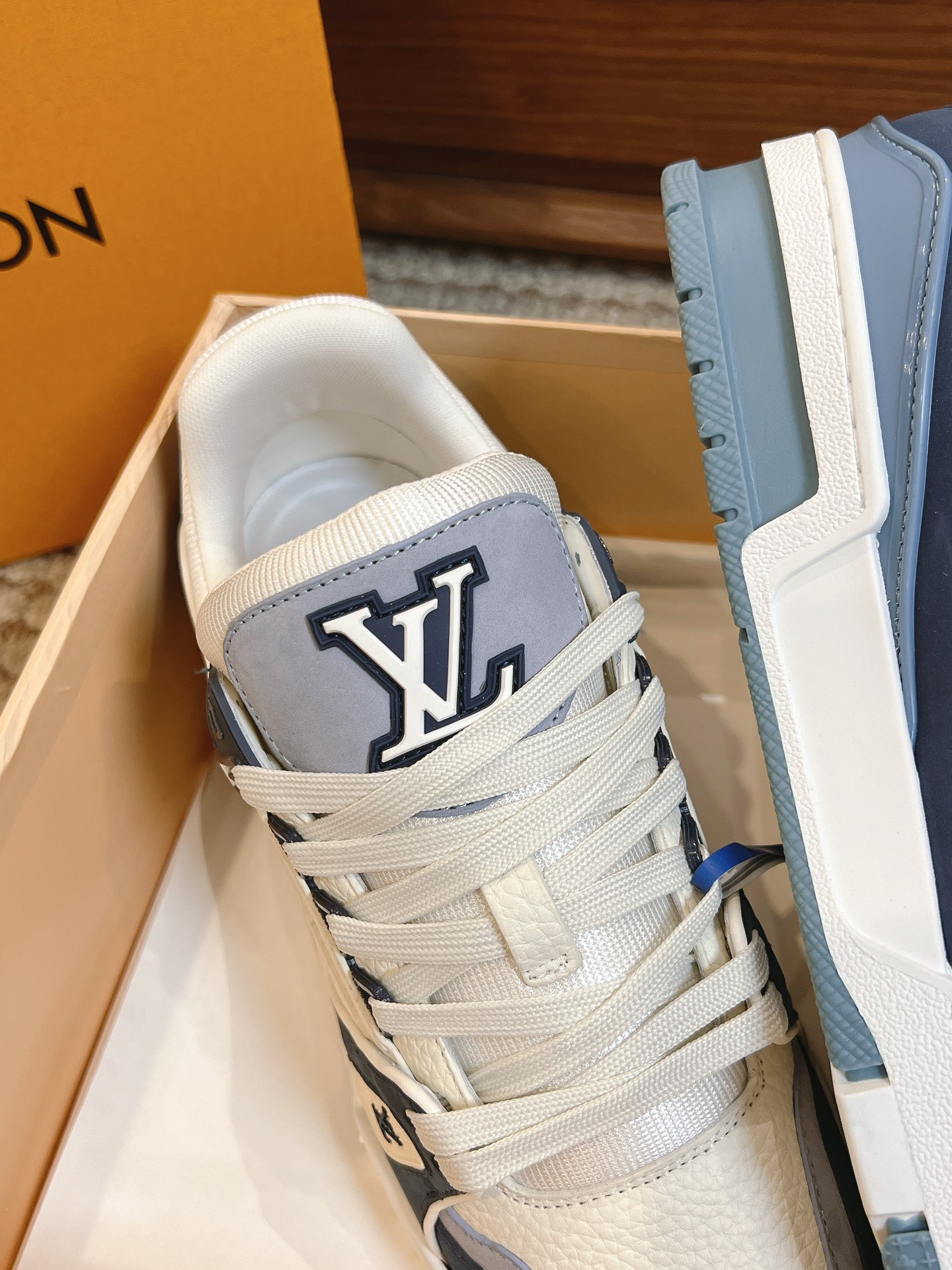 Men's shoes