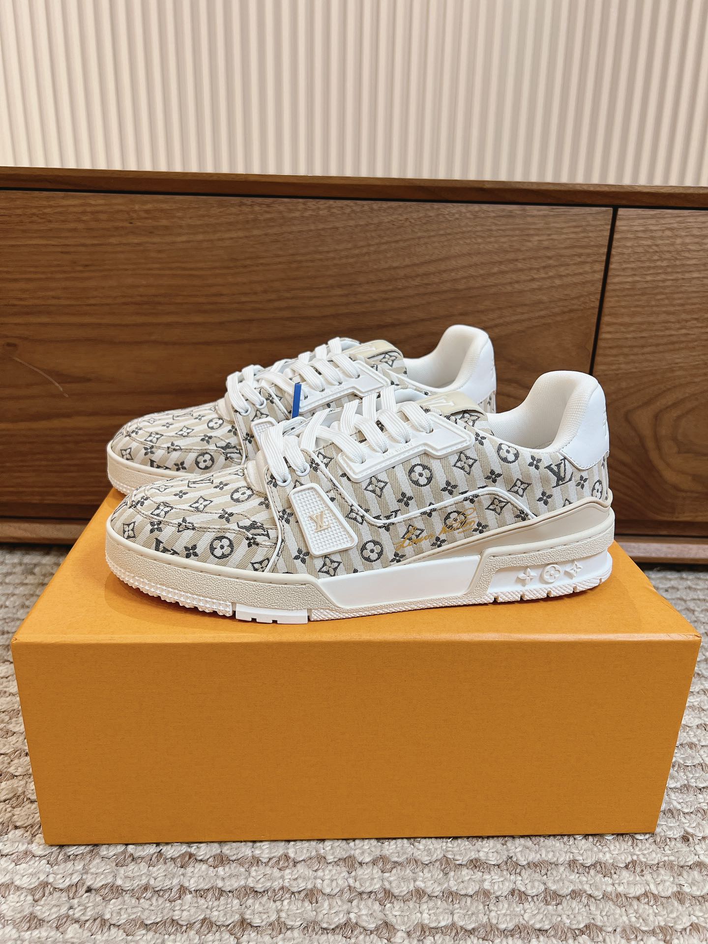Men's shoes
