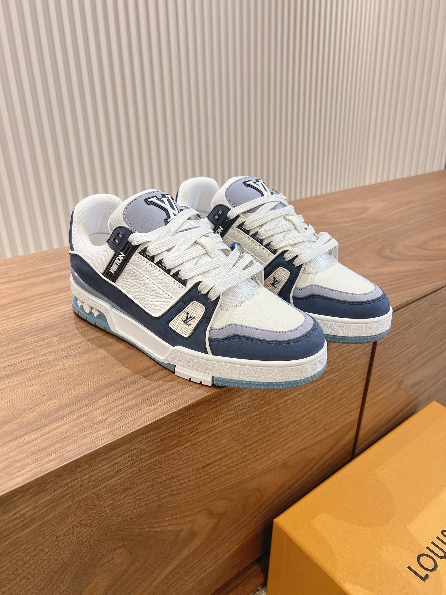 Men's shoes