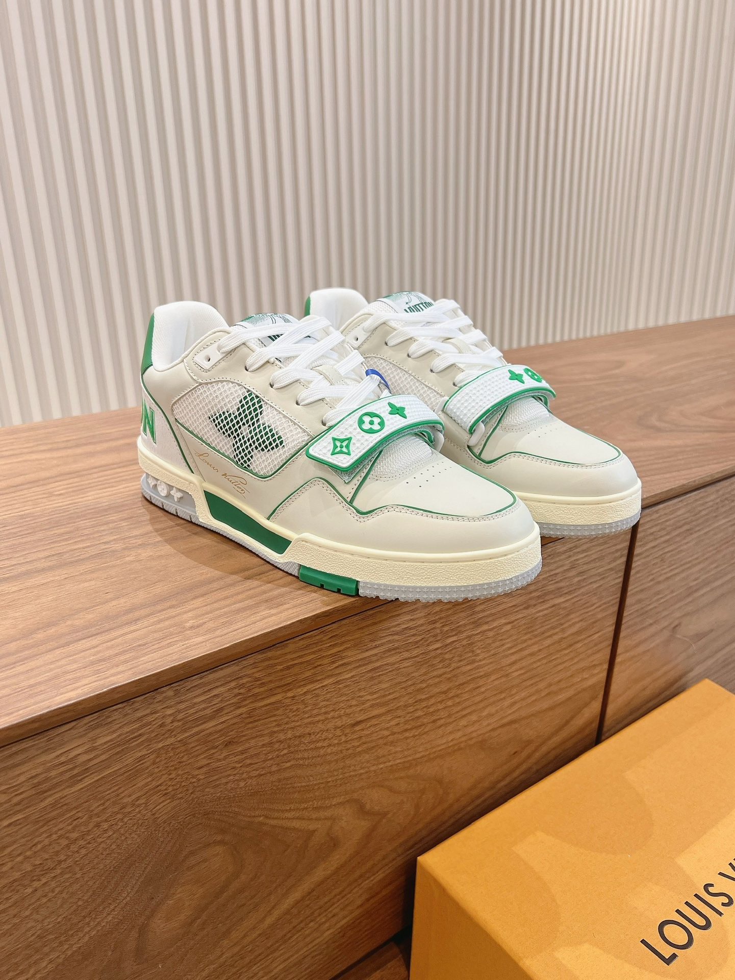 Men's shoes