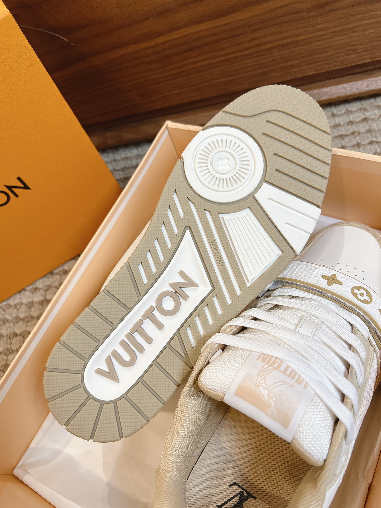 Men's shoes