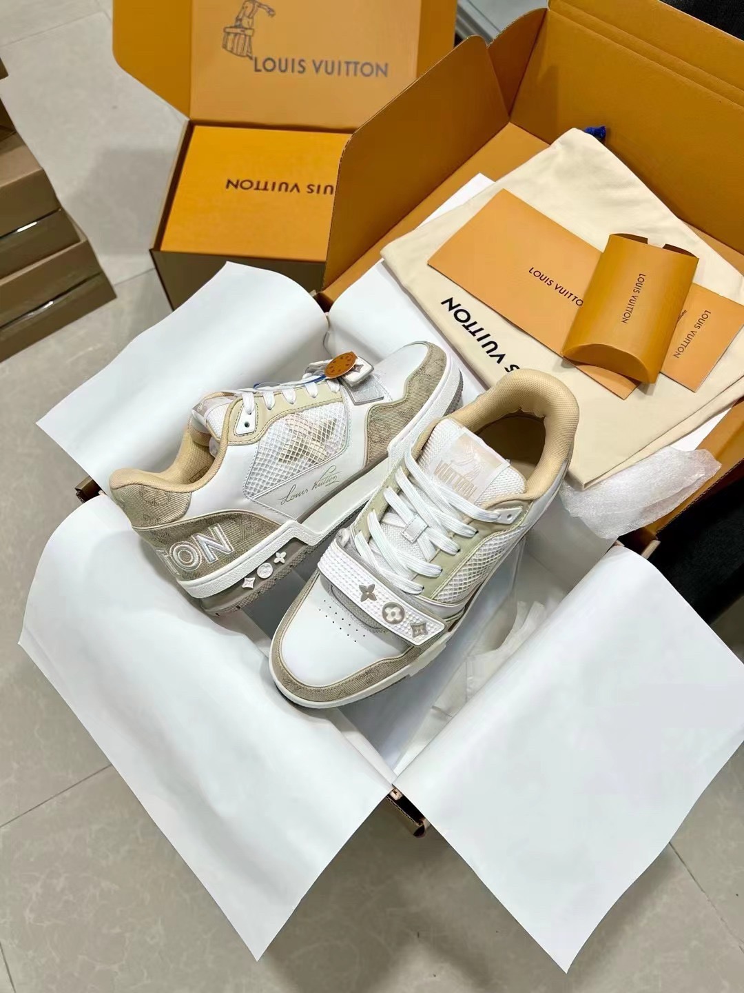 Men's shoes