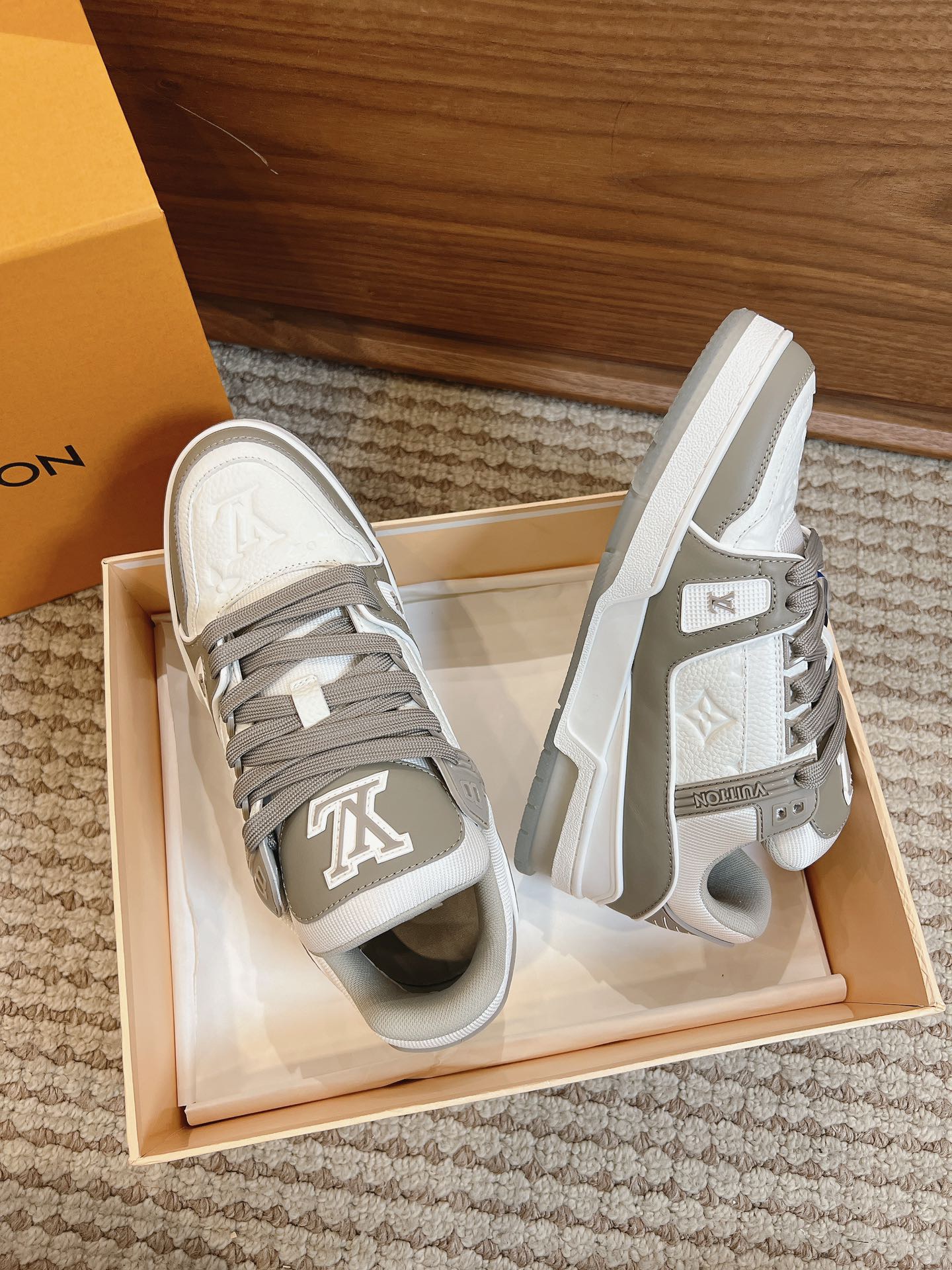 Men's shoes
