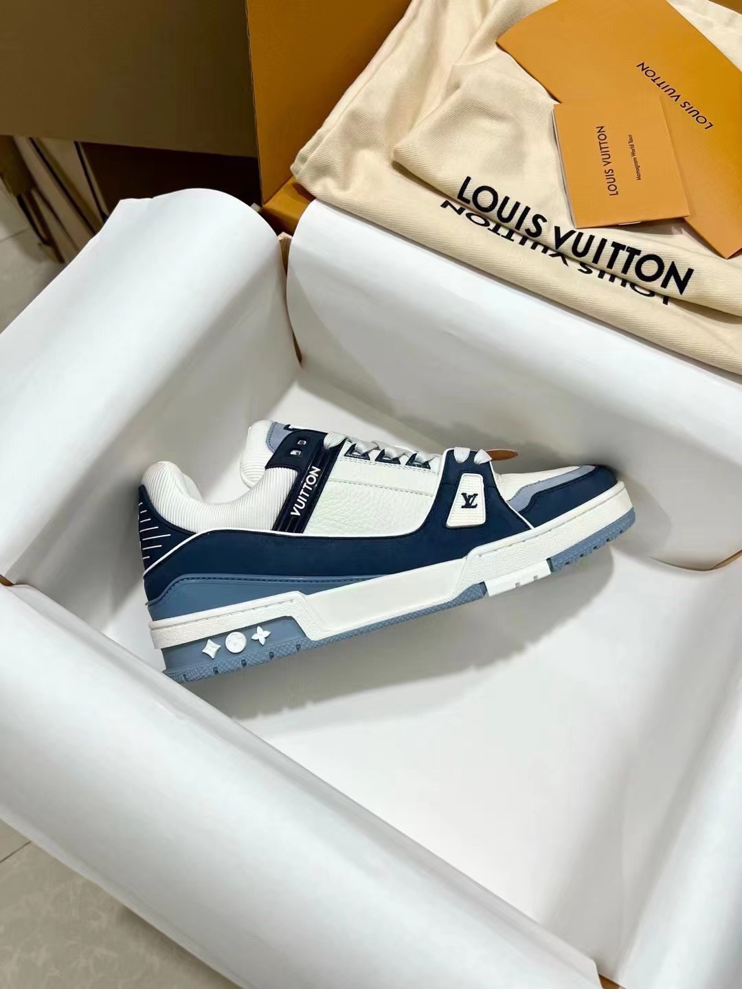 Men's shoes