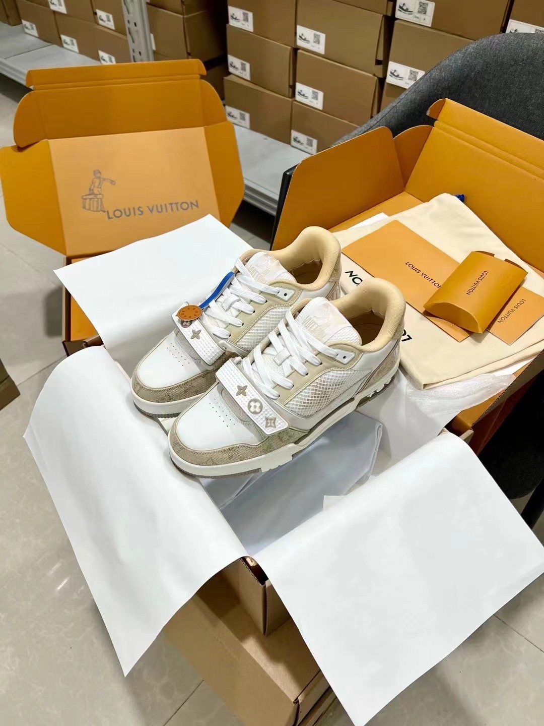 Men's shoes