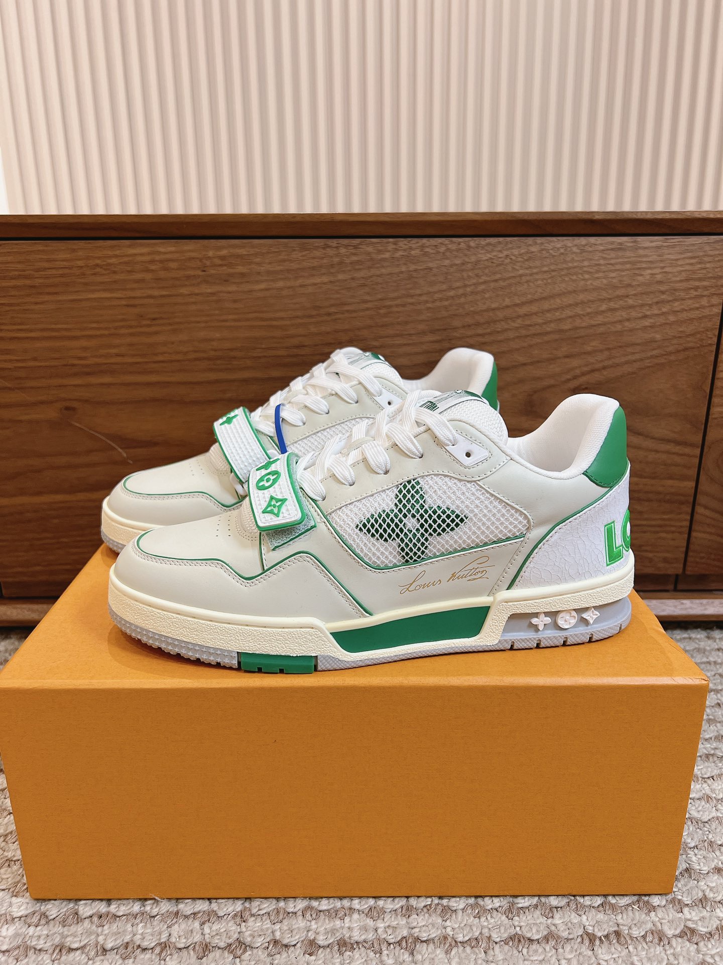 Men's shoes